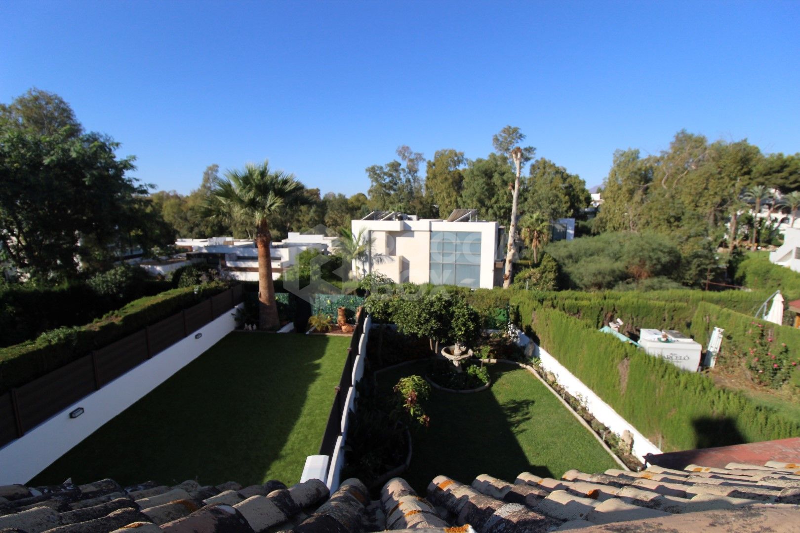 Super Large semidetached house with wonderfull private garden !!