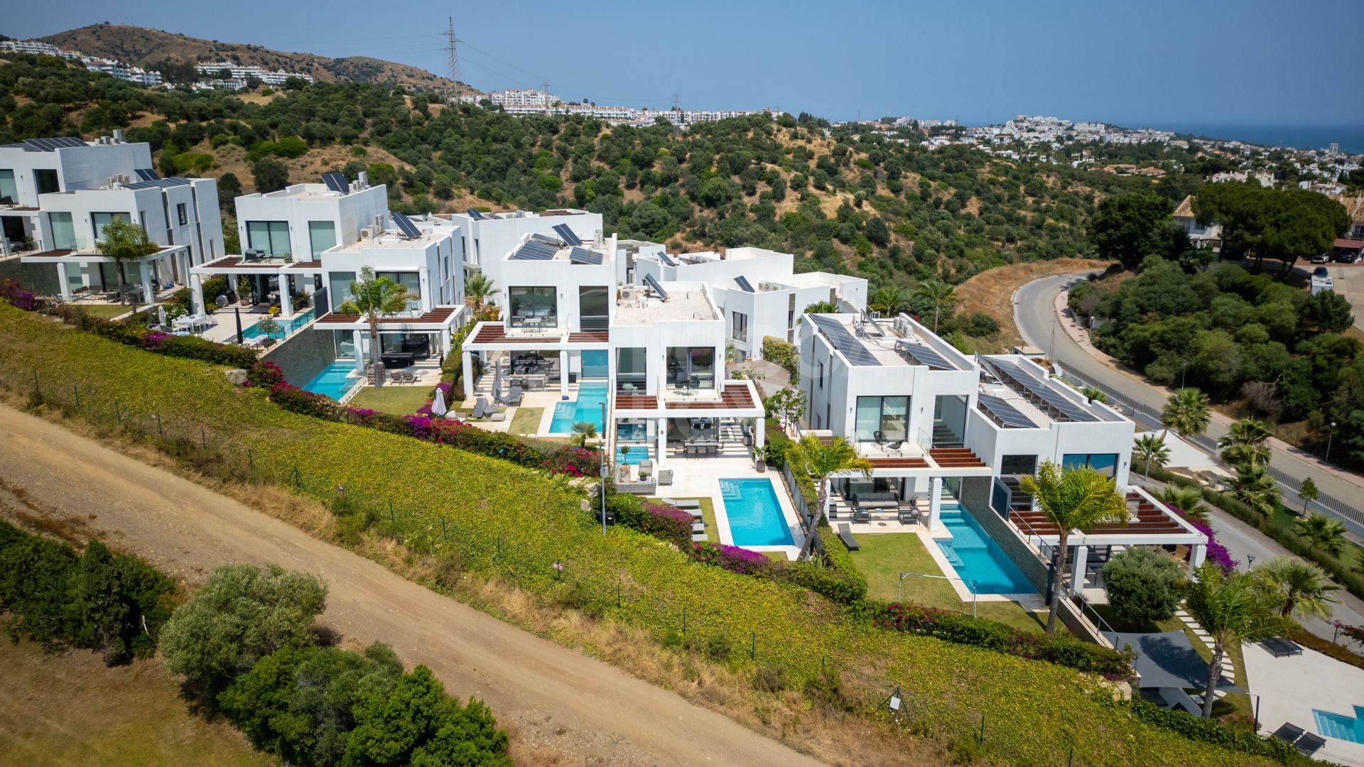 Located in Marbella East’s sought-after Cabopino area—famous for its marina, sandy beaches, and top golf courses—this property offers a perfect blend of relaxed coastal living and upscale convenience.