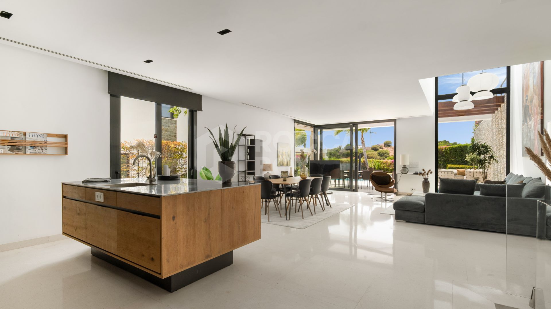 Located in Marbella East’s sought-after Cabopino area—famous for its marina, sandy beaches, and top golf courses—this property offers a perfect blend of relaxed coastal living and upscale convenience.