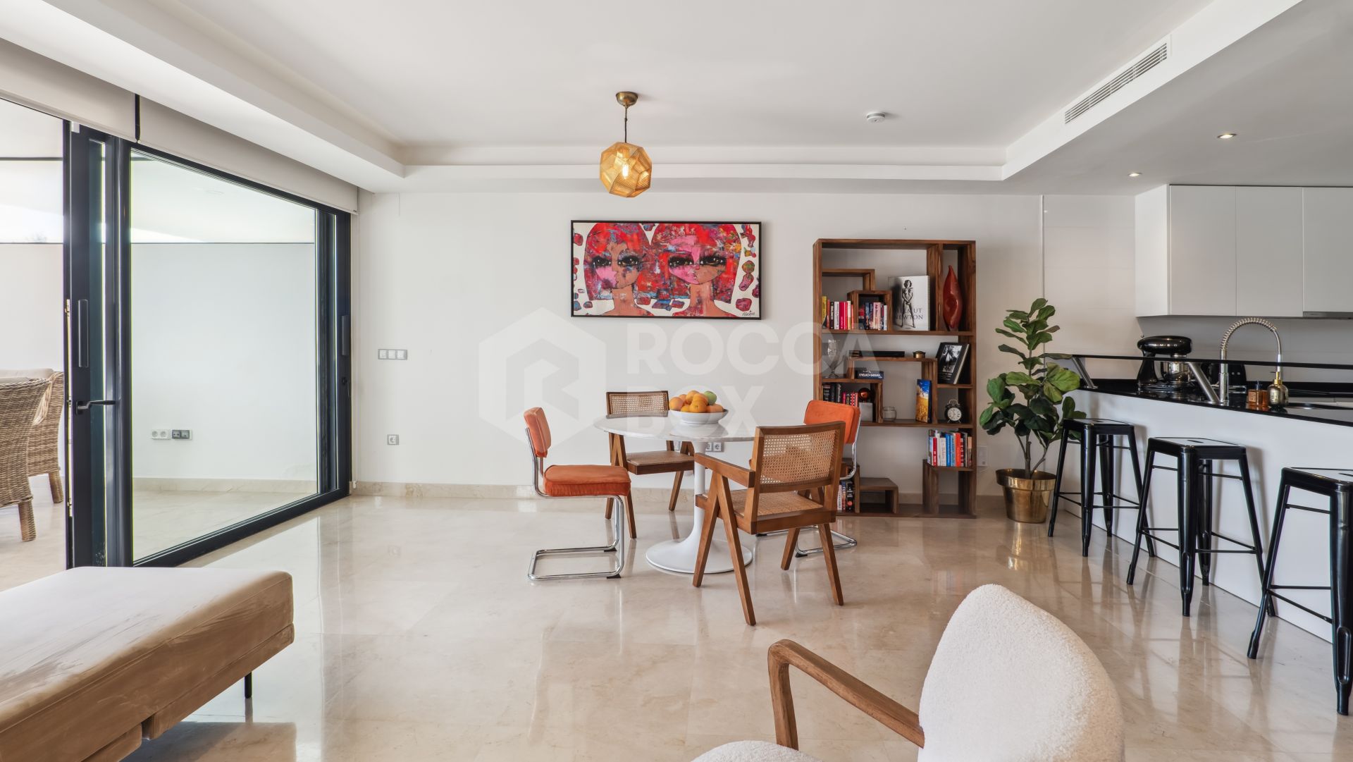 Elegant 3-Bedroom Townhouse with Panoramic Views Near Puerto Banús