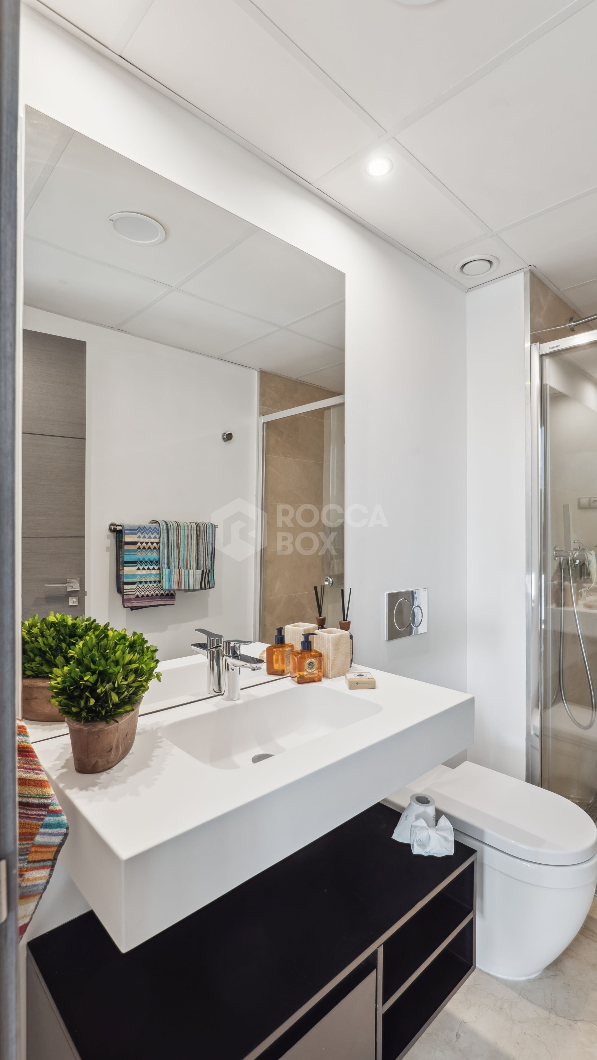 Elegant 3-Bedroom Townhouse with Panoramic Views Near Puerto Banús