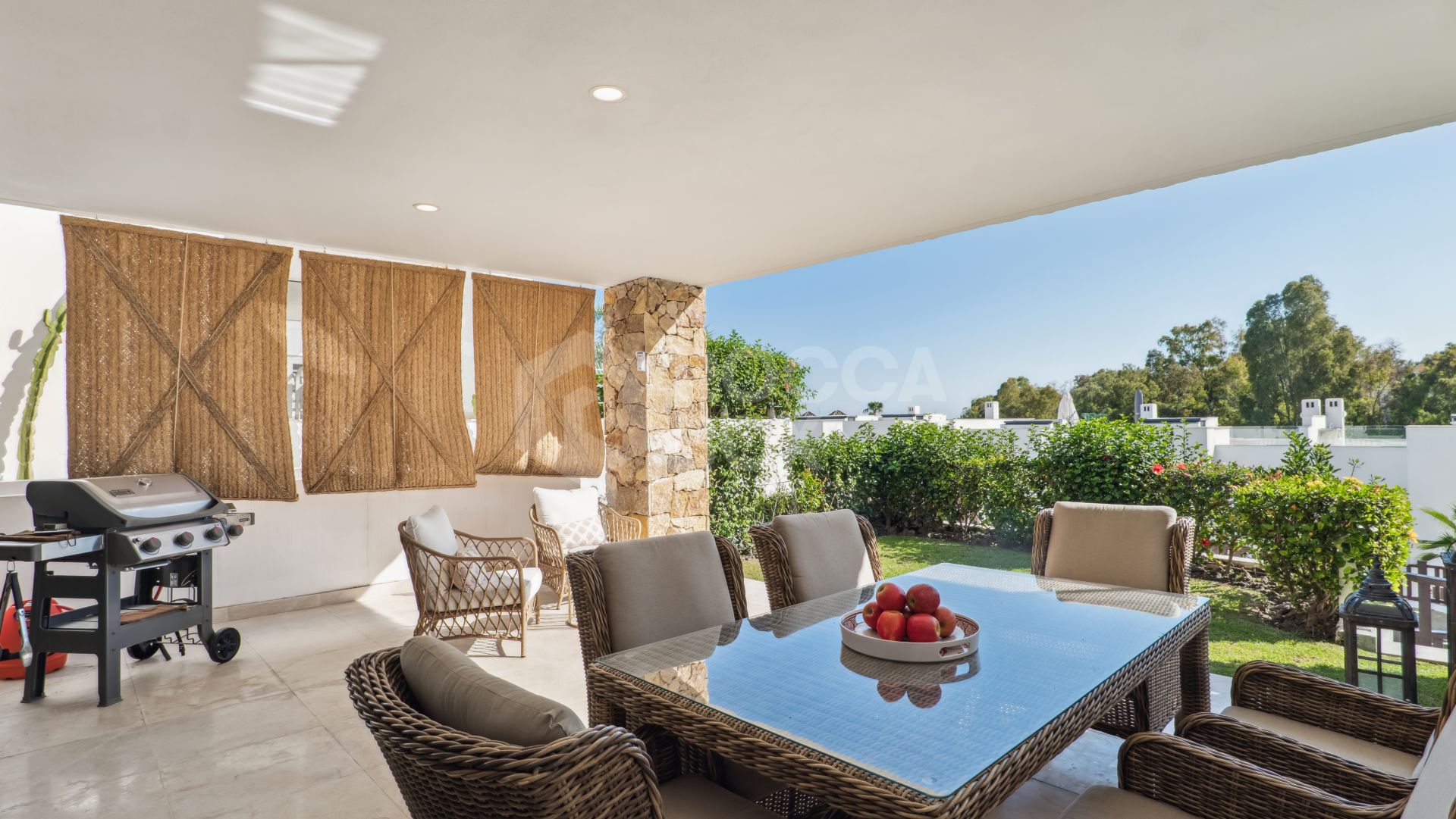 Elegant 3-Bedroom Townhouse with Panoramic Views Near Puerto Banús