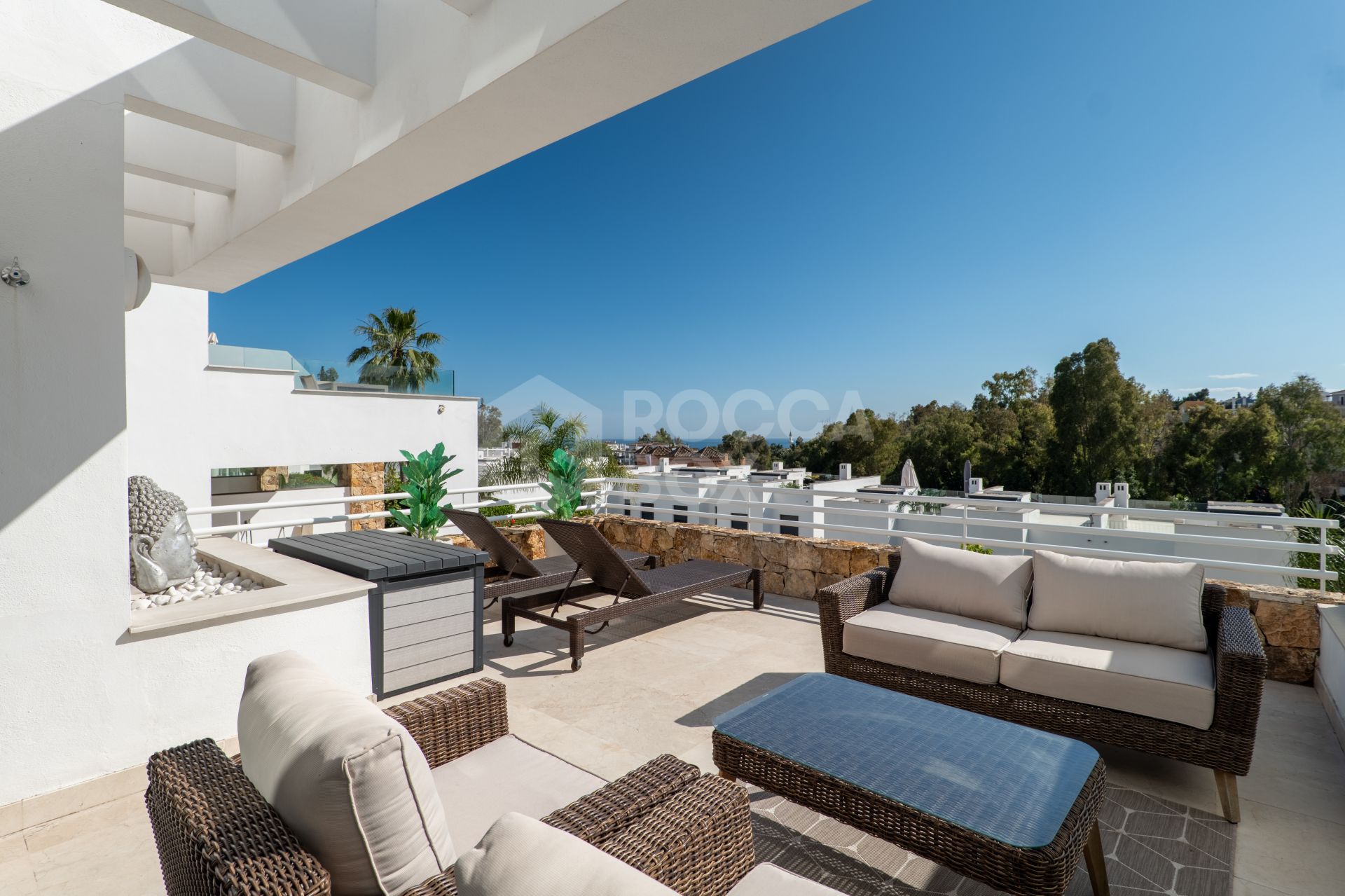 Elegant 3-Bedroom Townhouse with Panoramic Views Near Puerto Banús