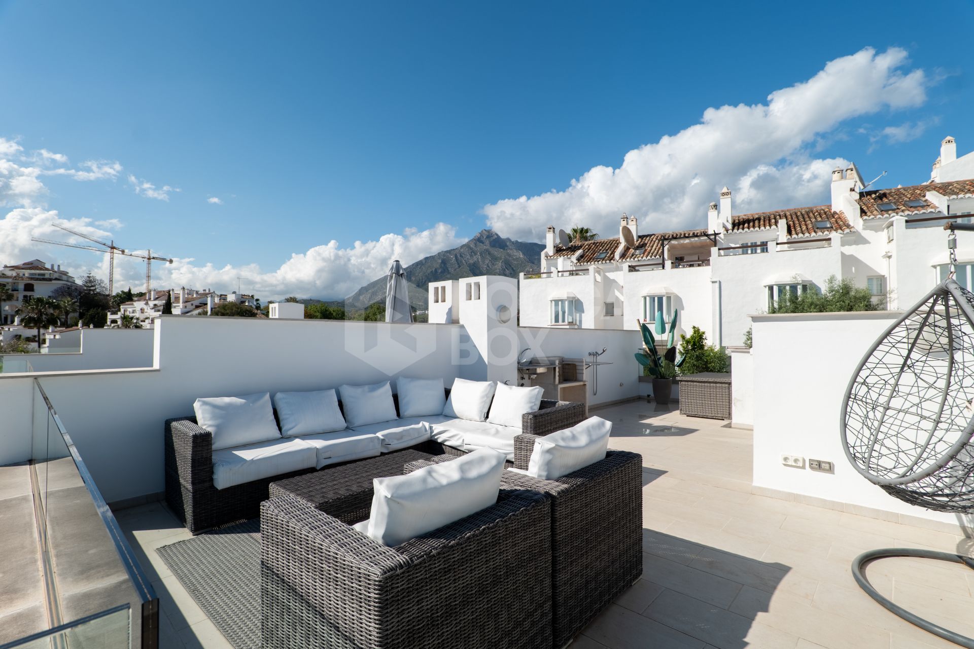 Elegant 3-Bedroom Townhouse with Panoramic Views Near Puerto Banús
