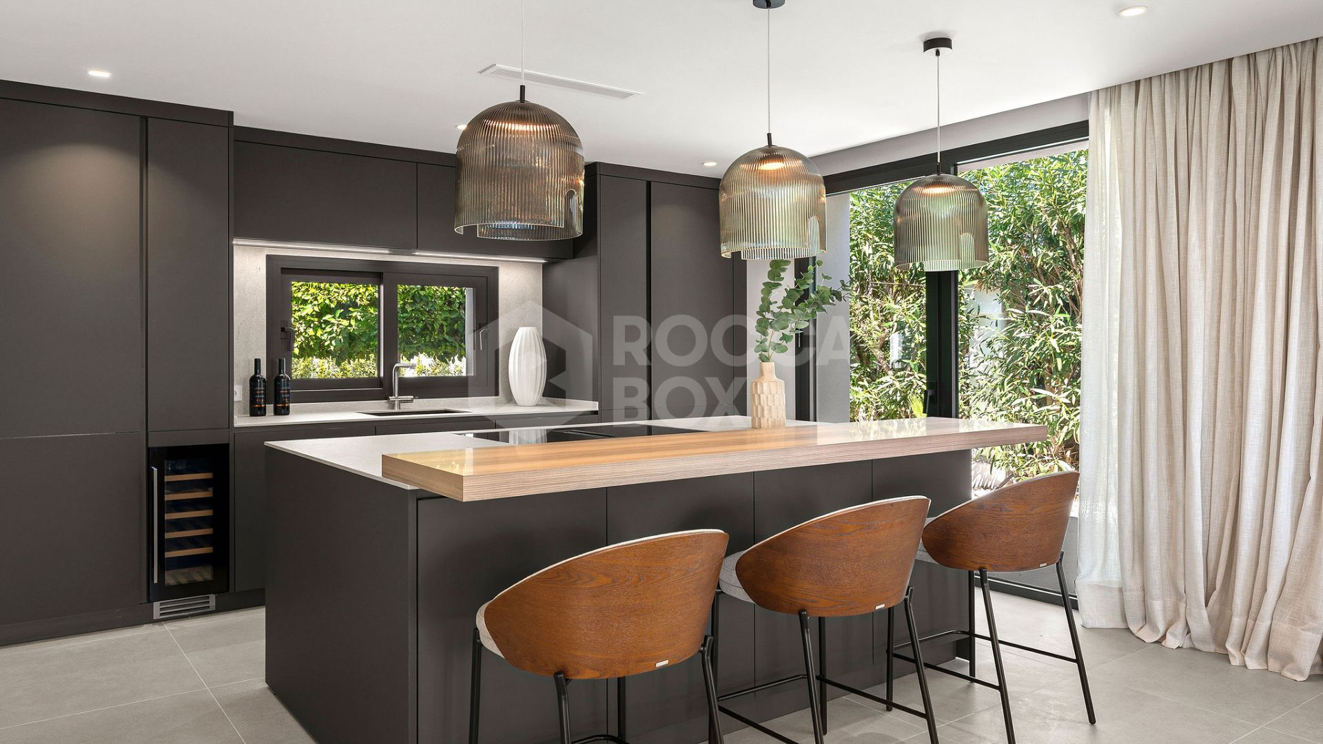 Welcome to Villa Rosalia — Refined Luxury with Stunning Seaviews in Nueva Andalucía, Marbella