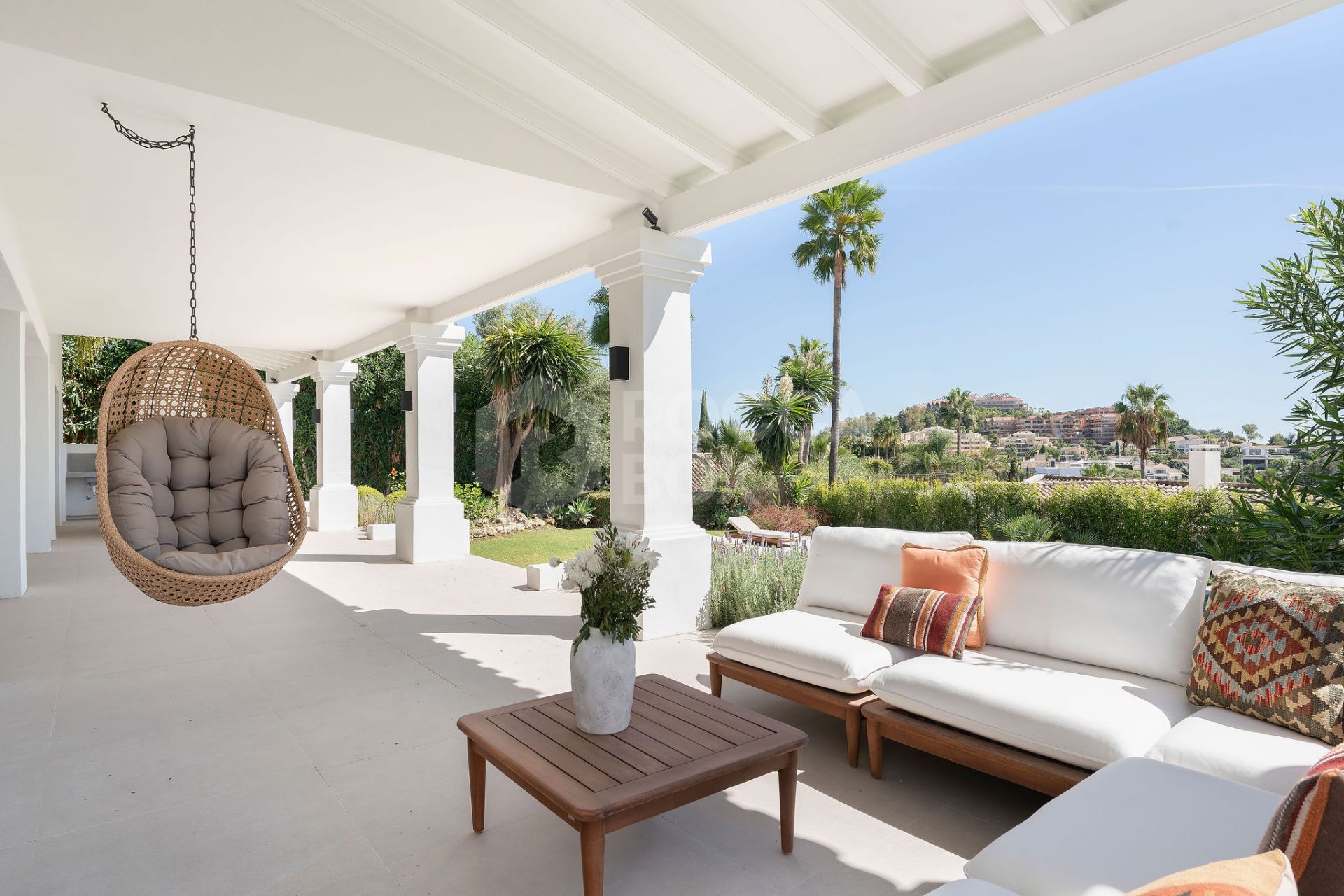 Welcome to Villa Rosalia — Refined Luxury with Stunning Seaviews in Nueva Andalucía, Marbella