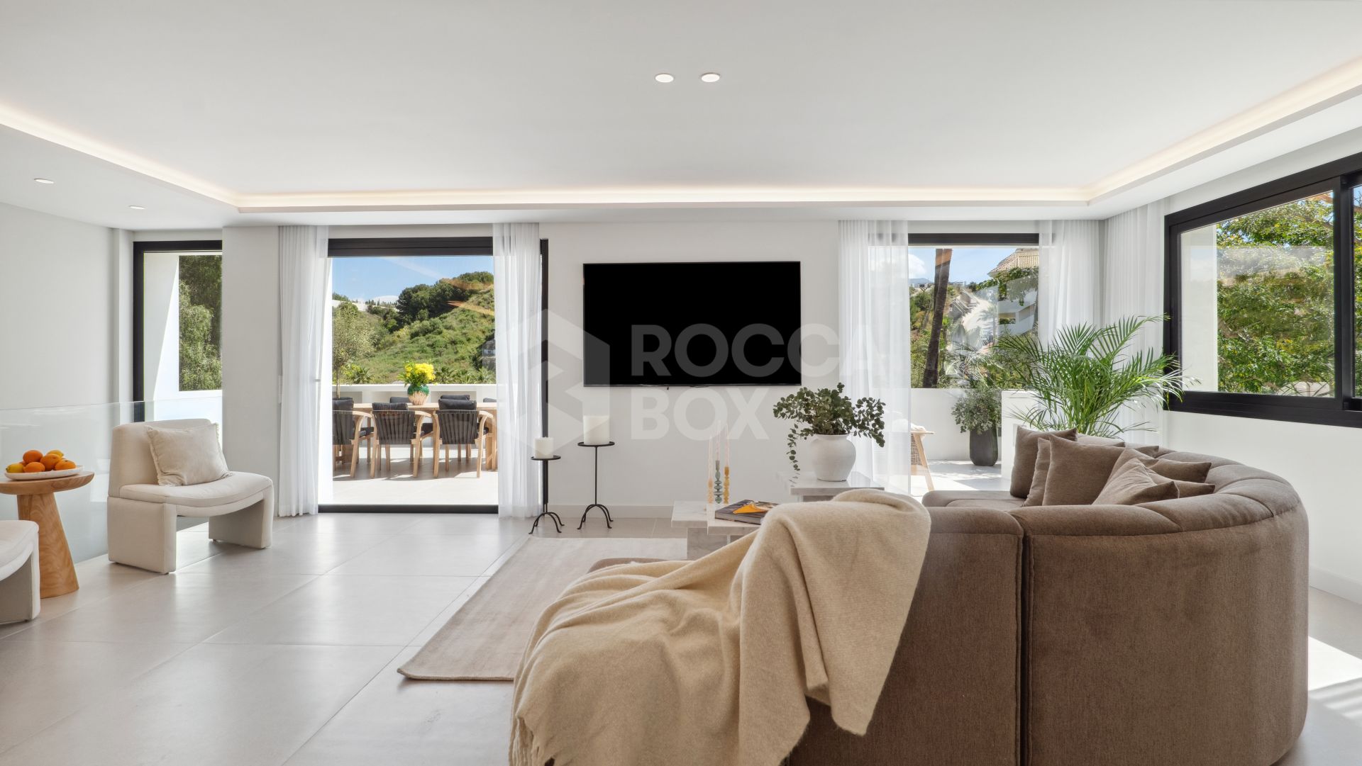 Welcome to Villa Lucalle, a contemporary masterpiece located in the picturesque grounds of Los Naranjos Hill Club in La Cerquilla, Nueva Andalucía.