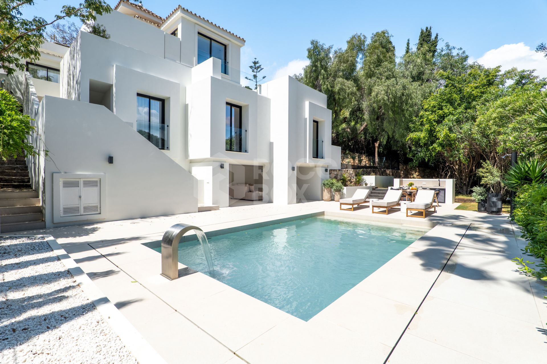 Welcome to Villa Lucalle, a contemporary masterpiece located in the picturesque grounds of Los Naranjos Hill Club in La Cerquilla, Nueva Andalucía.