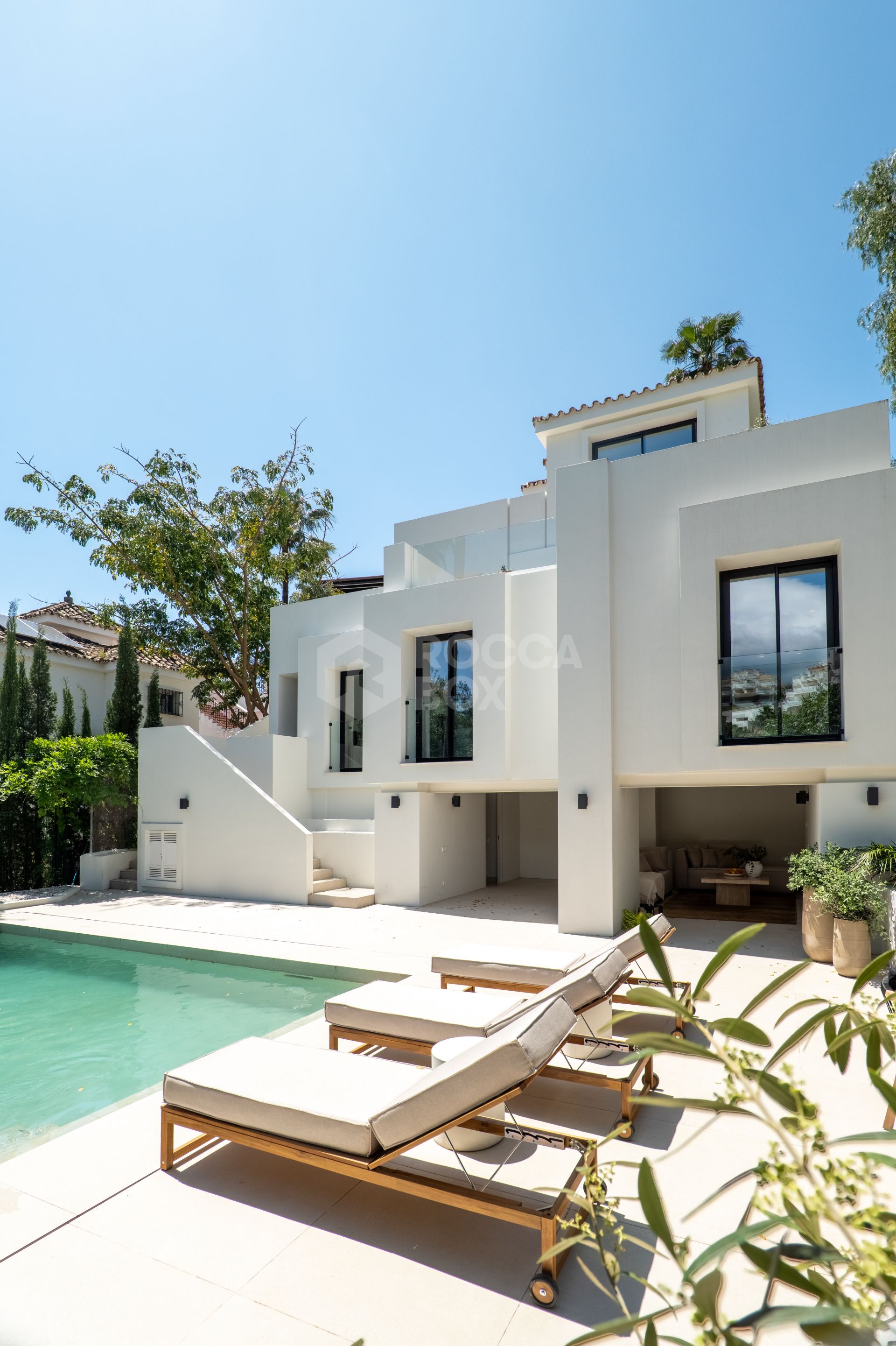Welcome to Villa Lucalle, a contemporary masterpiece located in the picturesque grounds of Los Naranjos Hill Club in La Cerquilla, Nueva Andalucía.