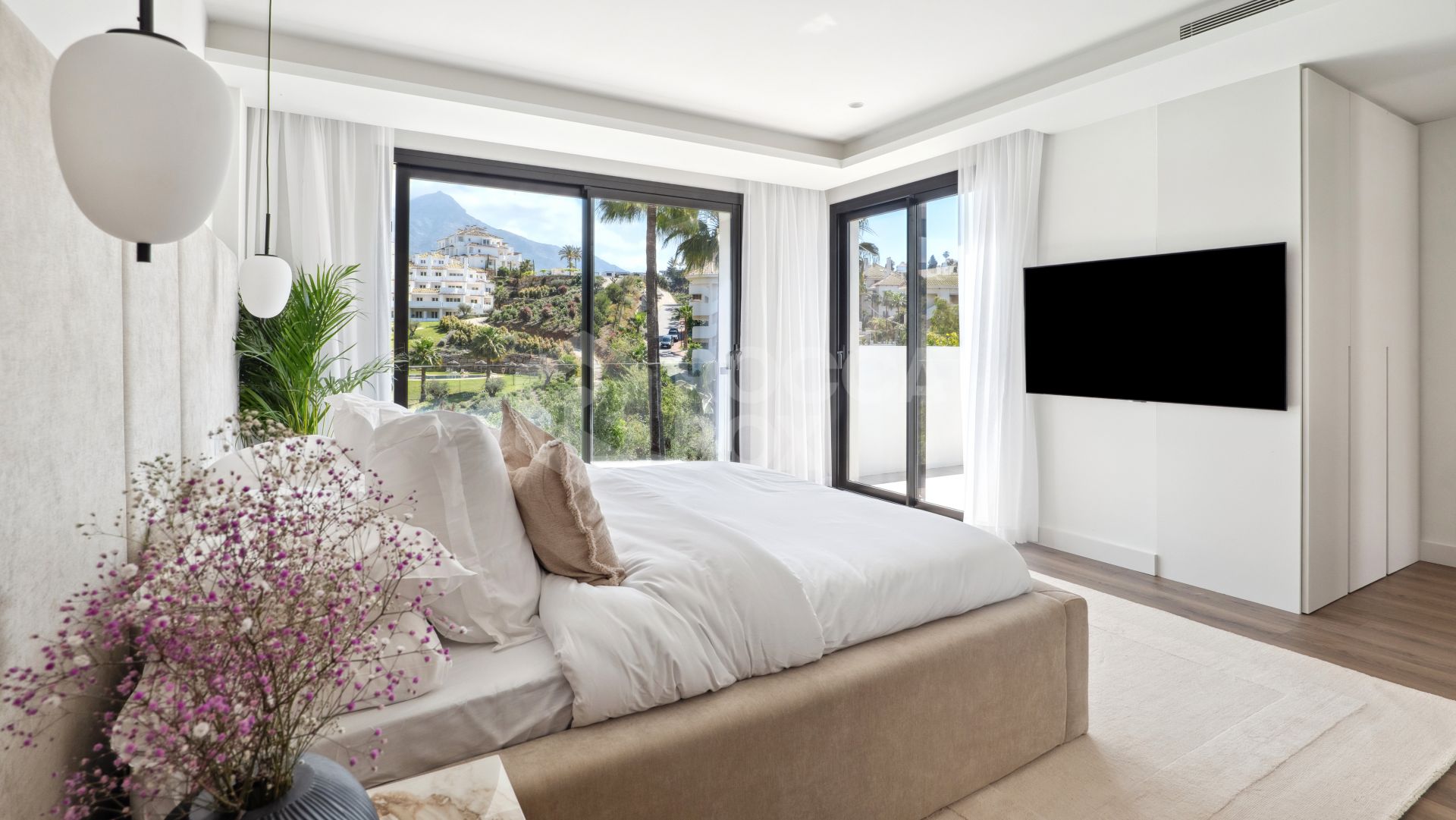 Welcome to Villa Lucalle, a contemporary masterpiece located in the picturesque grounds of Los Naranjos Hill Club in La Cerquilla, Nueva Andalucía.