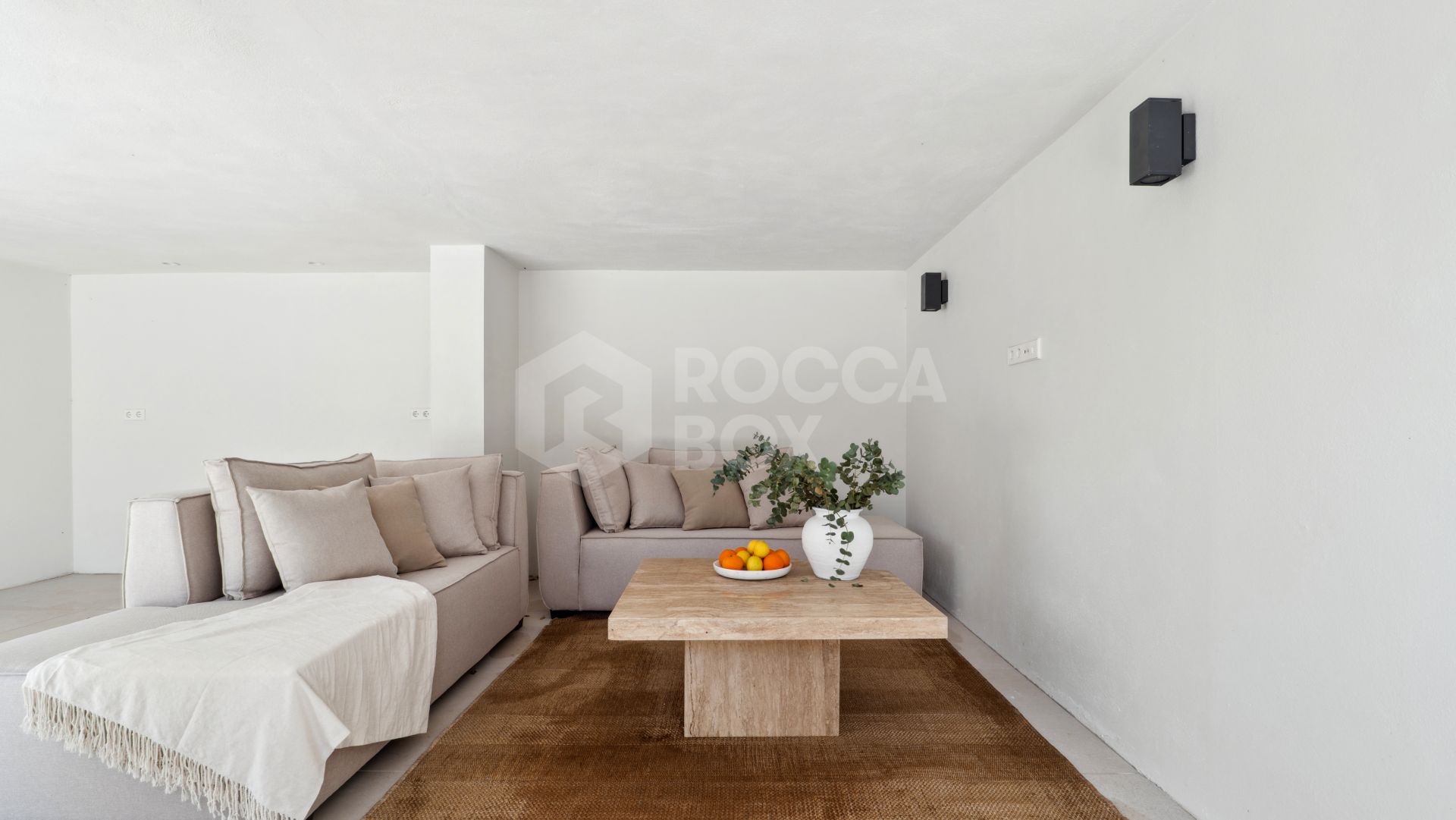 Welcome to Villa Lucalle, a contemporary masterpiece located in the picturesque grounds of Los Naranjos Hill Club in La Cerquilla, Nueva Andalucía.