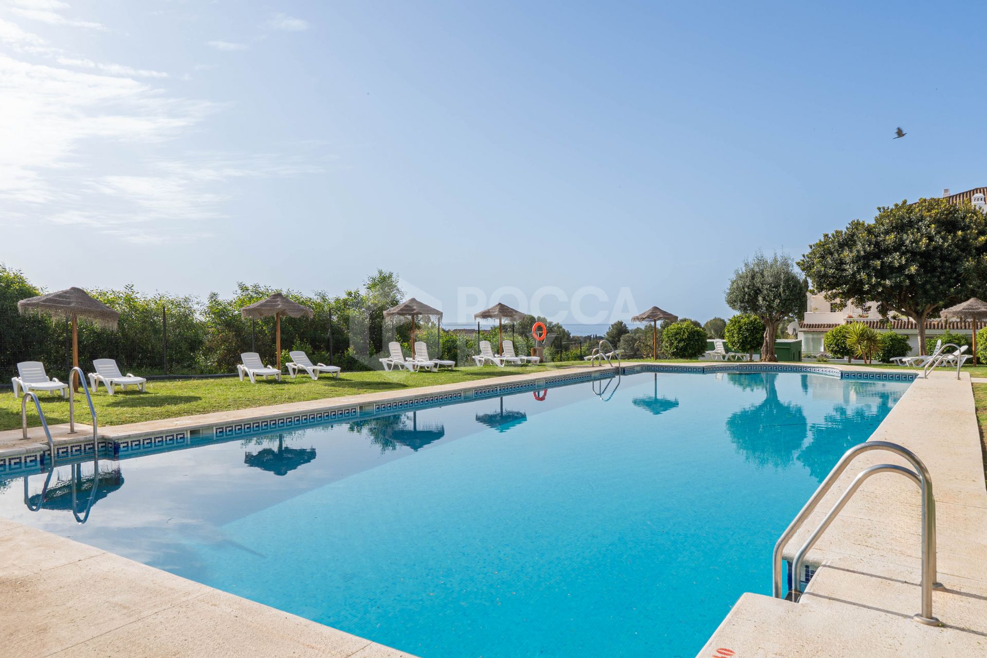 Stunning 2-level penthouse just minutes from the beach & 500m from Rio Real Golf.