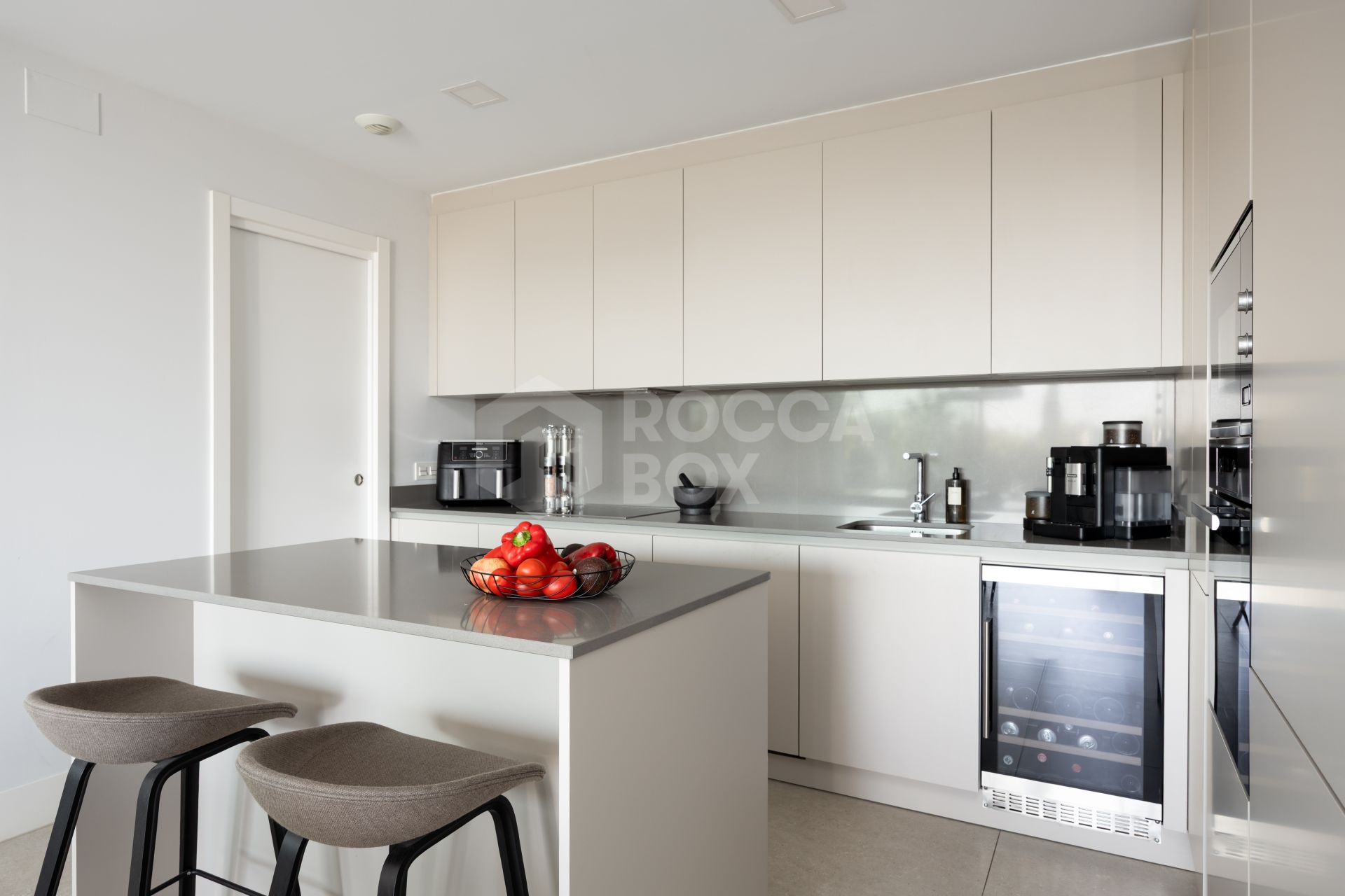 Elegant 2-bed, 2-bath apartment in Marbella’s Golf Valley with 112m² interior, 43m² terrace, luxury finishes, pools, gym, concierge & 2 parking spaces.