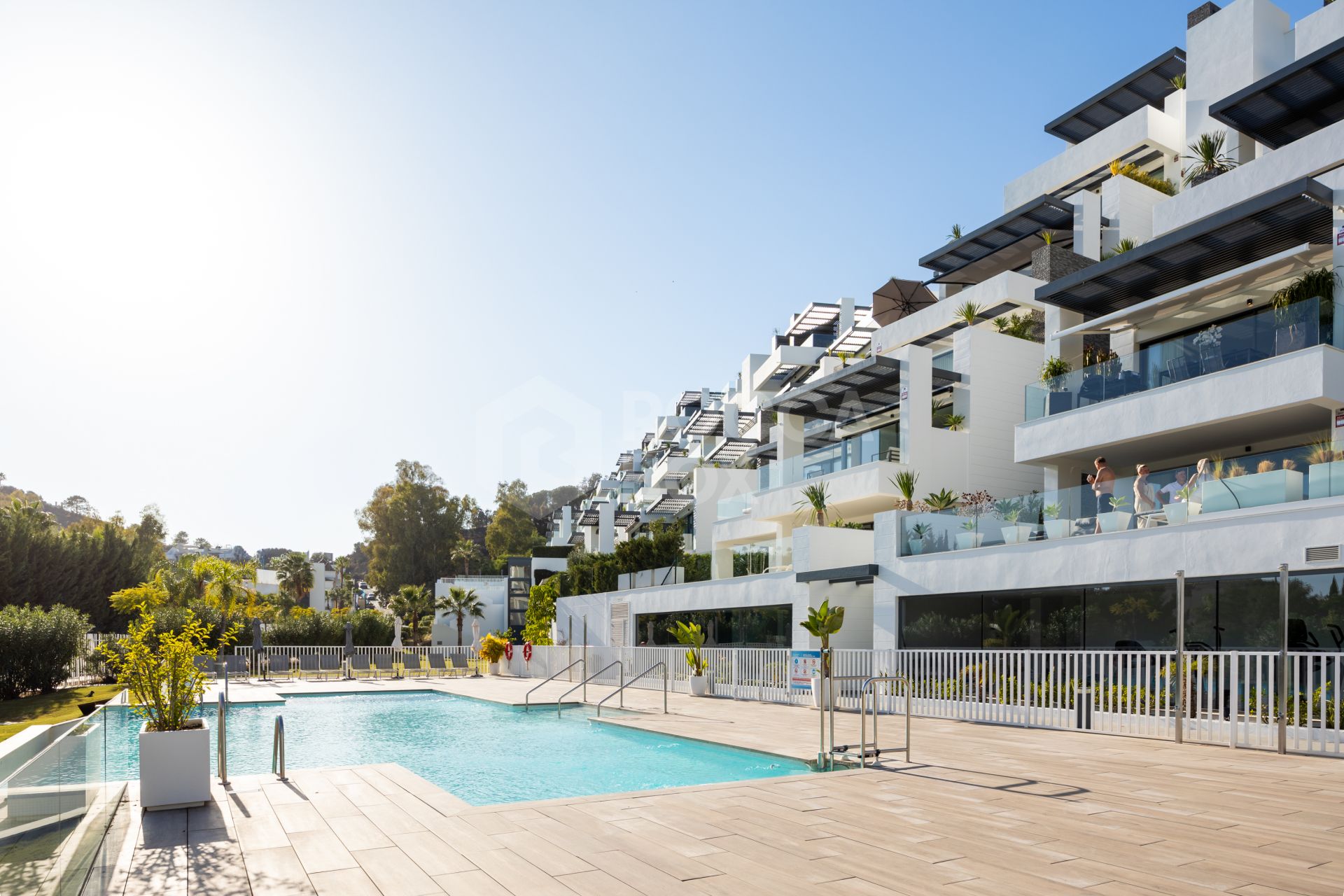 Elegant 2-bed, 2-bath apartment in Marbella’s Golf Valley with 112m² interior, 43m² terrace, luxury finishes, pools, gym, concierge & 2 parking spaces.