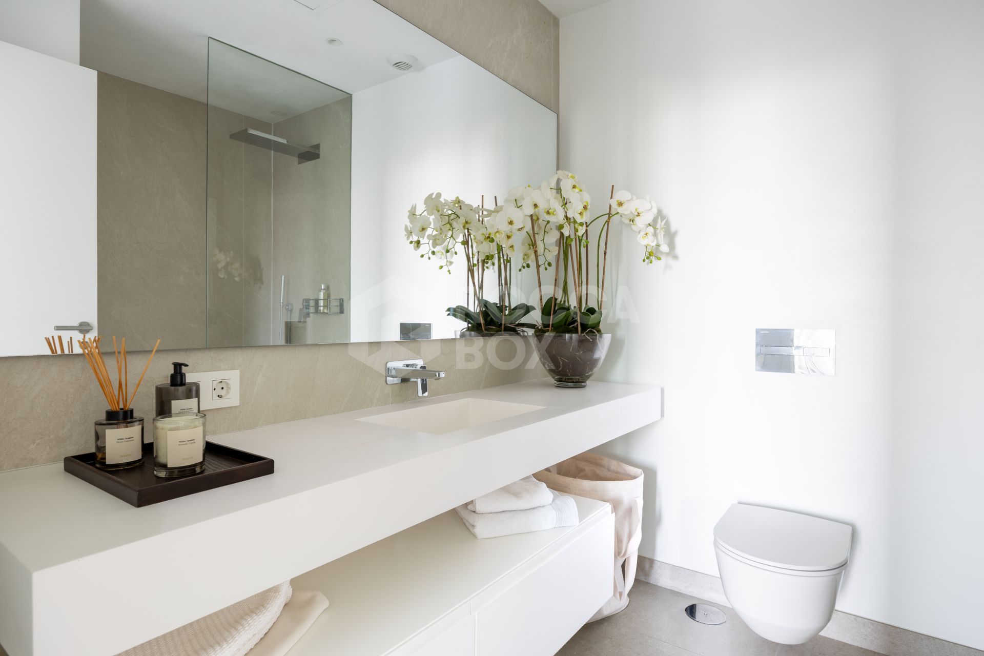 Elegant 2-bed, 2-bath apartment in Marbella’s Golf Valley with 112m² interior, 43m² terrace, luxury finishes, pools, gym, concierge & 2 parking spaces.