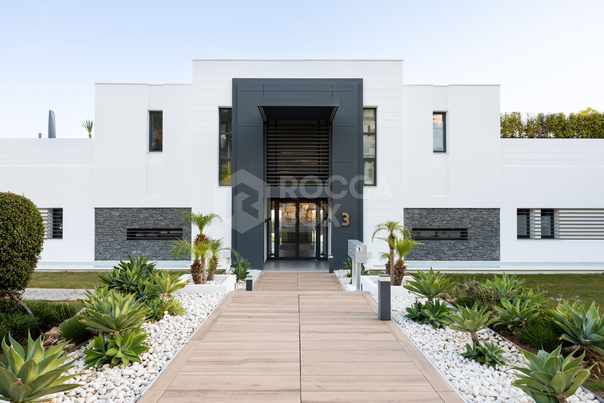 Elegant 2-bed, 2-bath apartment in Marbella’s Golf Valley with 112m² interior, 43m² terrace, luxury finishes, pools, gym, concierge & 2 parking spaces.