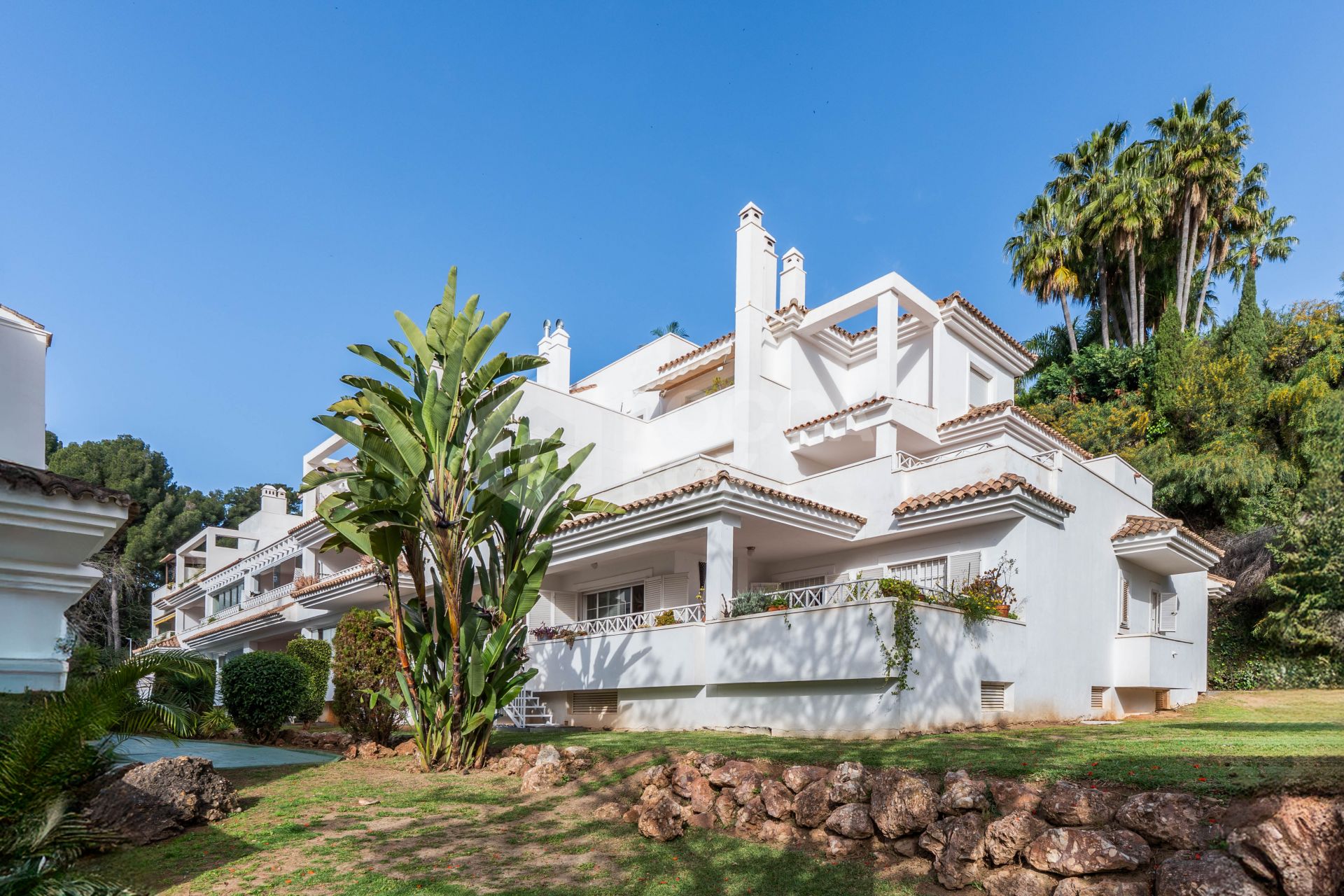 This penthouse represents the best of Marbella living, combining luxury, comfort, and a prime location in one of the most sought-after areas of the Costa del Sol.
