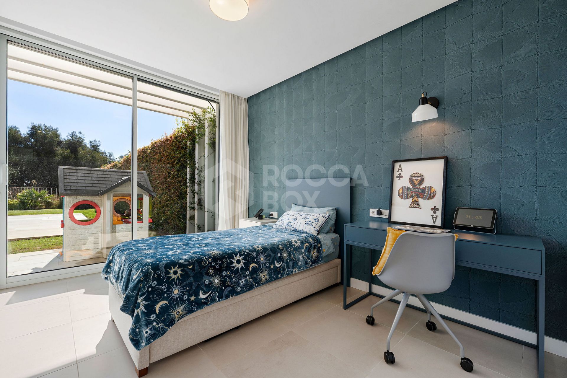 Contemporary Frontline Golf Villa with Panoramic Views in La Reserva, Sotogrande