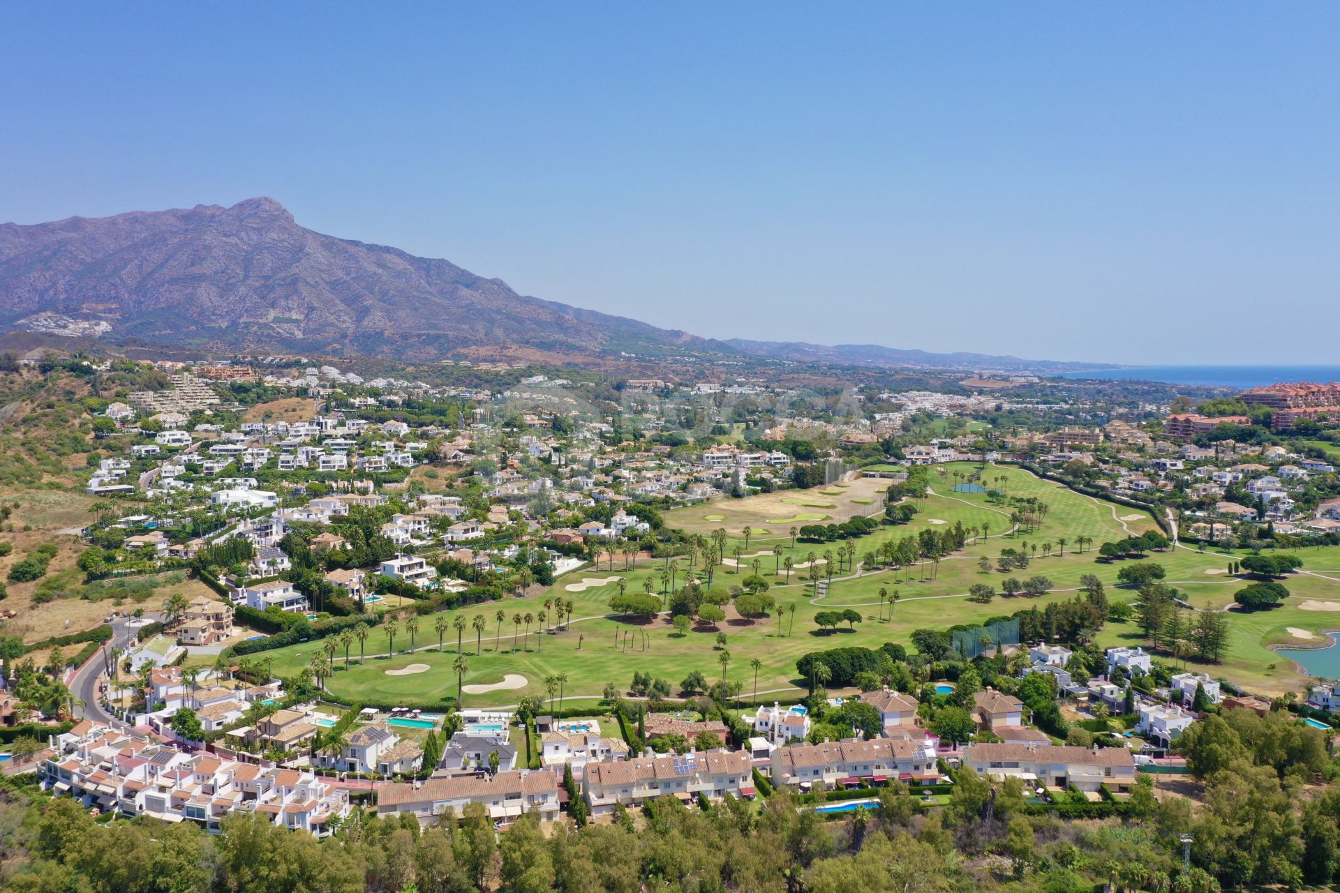 Modern 5-bedroom villa in La Quinta, Benahavís with sea, golf & mountain views, private pool, outdoor gym, and just 4 km from the beach