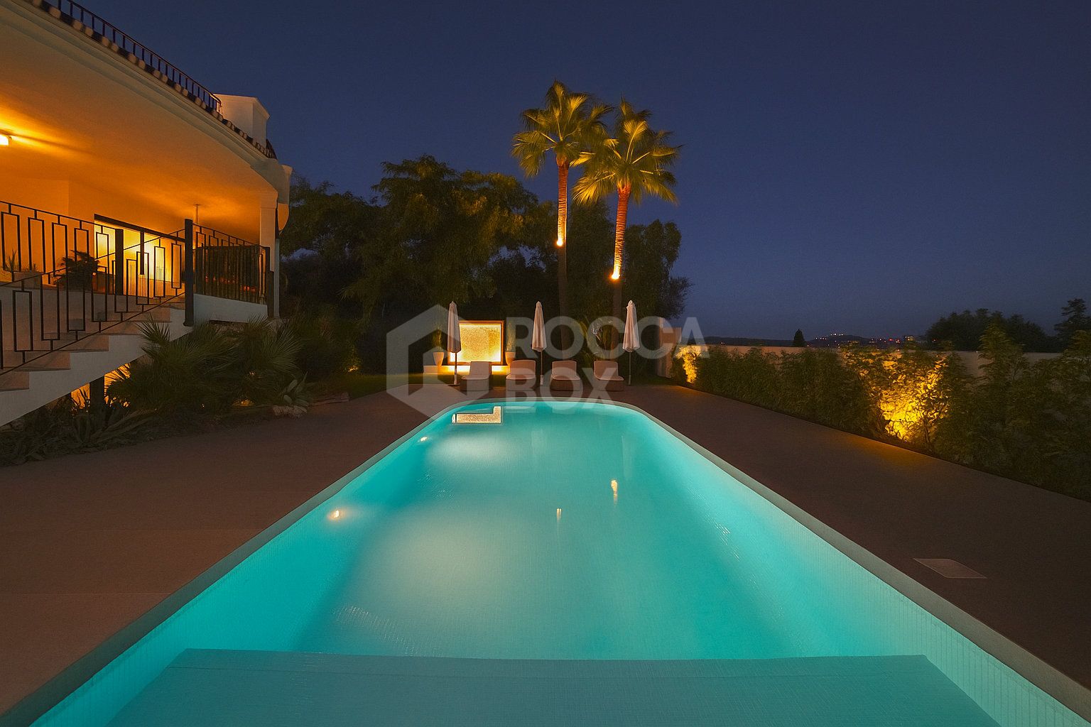 Modern 5-bedroom villa in La Quinta, Benahavís with sea, golf & mountain views, private pool, outdoor gym, and just 4 km from the beach