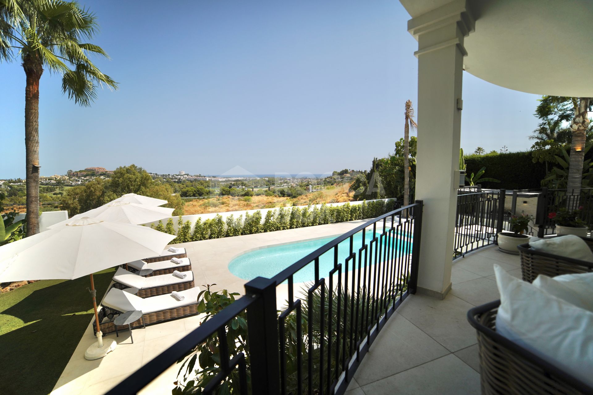 Modern 5-bedroom villa in La Quinta, Benahavís with sea, golf & mountain views, private pool, outdoor gym, and just 4 km from the beach