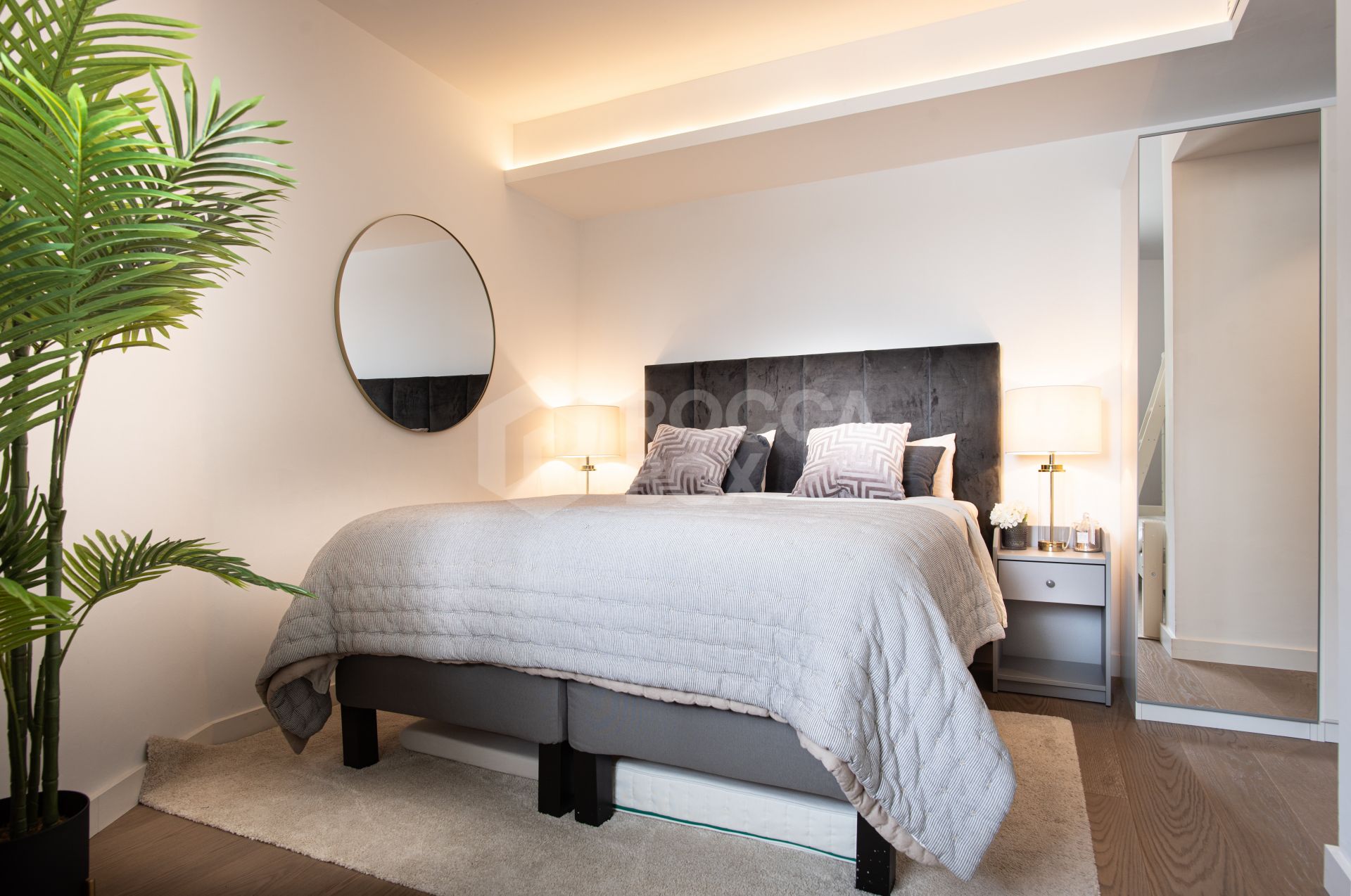 Modern 5-bedroom villa in La Quinta, Benahavís with sea, golf & mountain views, private pool, outdoor gym, and just 4 km from the beach