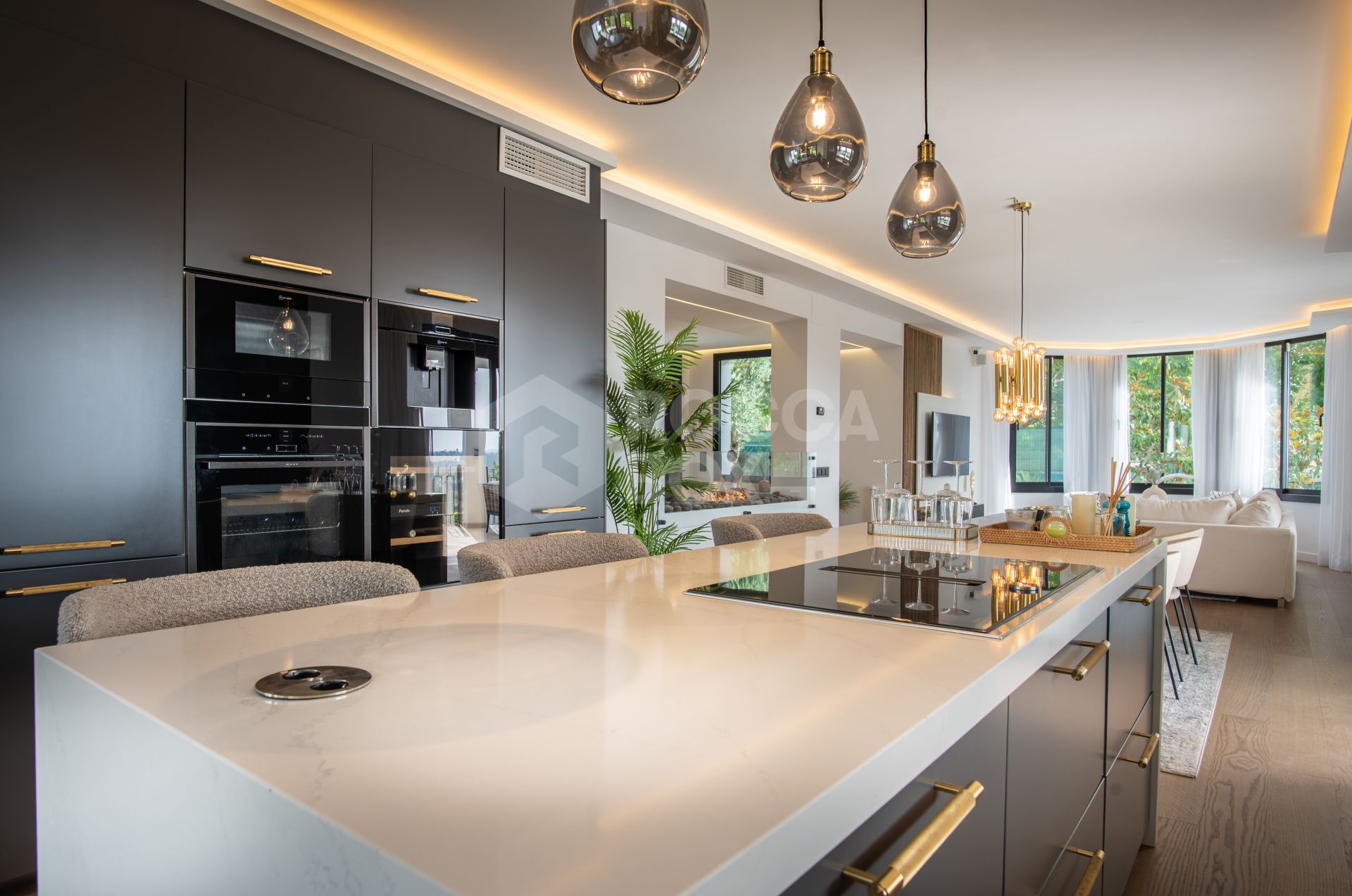 Modern 5-bedroom villa in La Quinta, Benahavís with sea, golf & mountain views, private pool, outdoor gym, and just 4 km from the beach