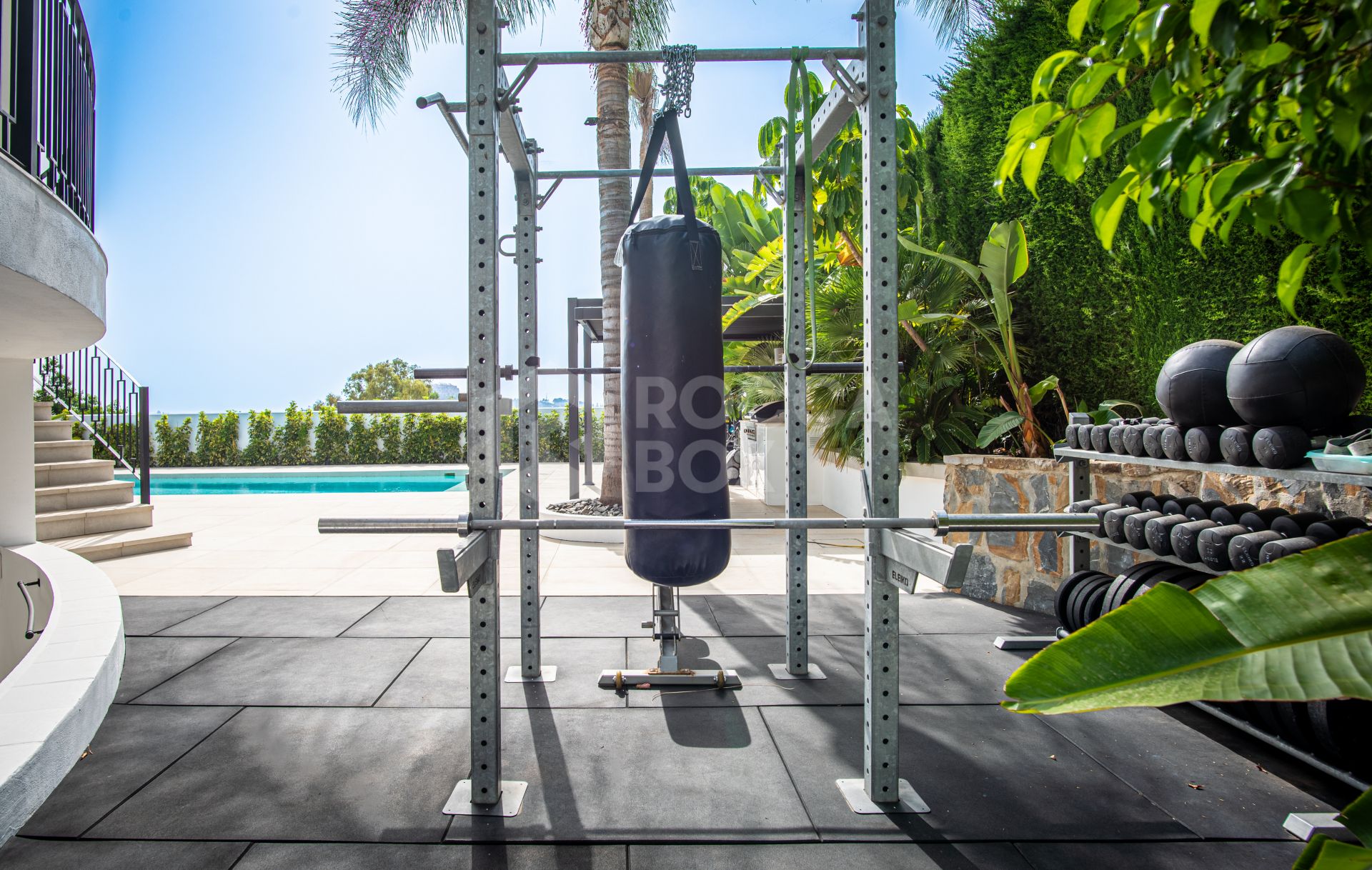 Modern 5-bedroom villa in La Quinta, Benahavís with sea, golf & mountain views, private pool, outdoor gym, and just 4 km from the beach