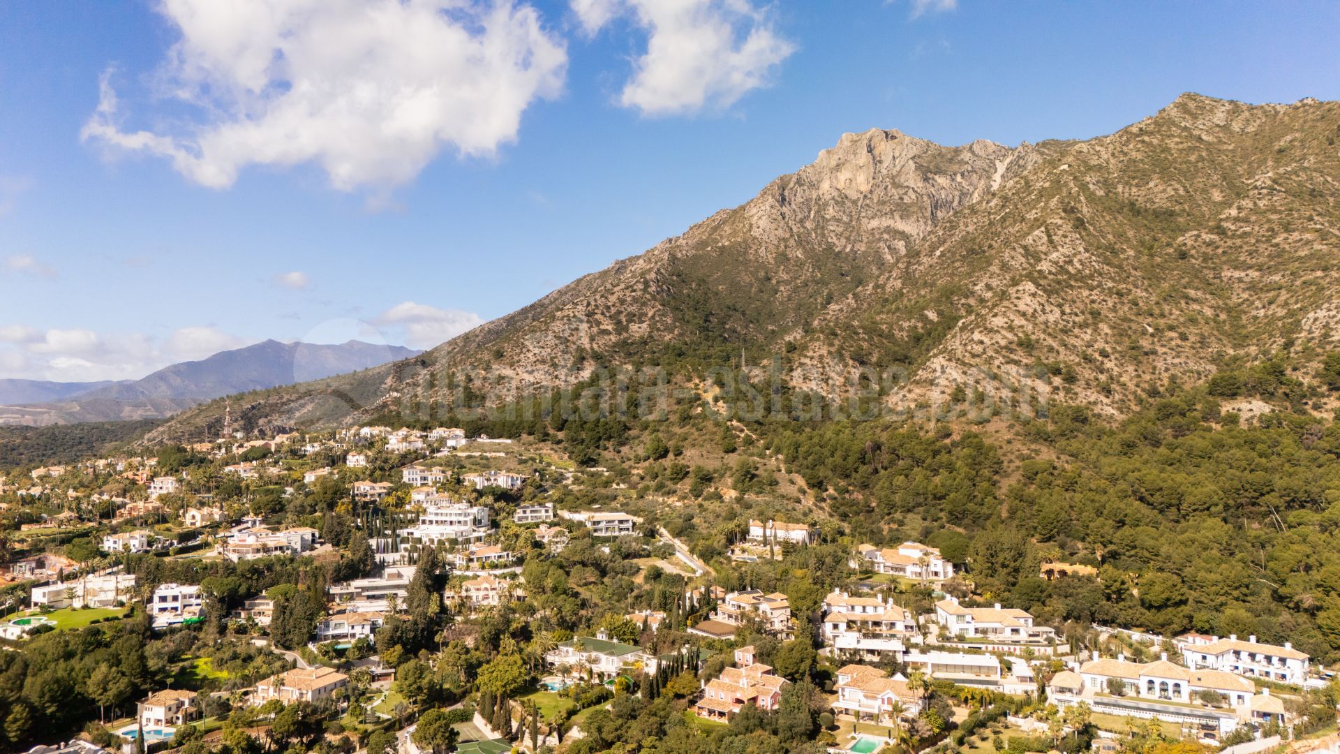 Villa in Cascada de Camojan, Marbella