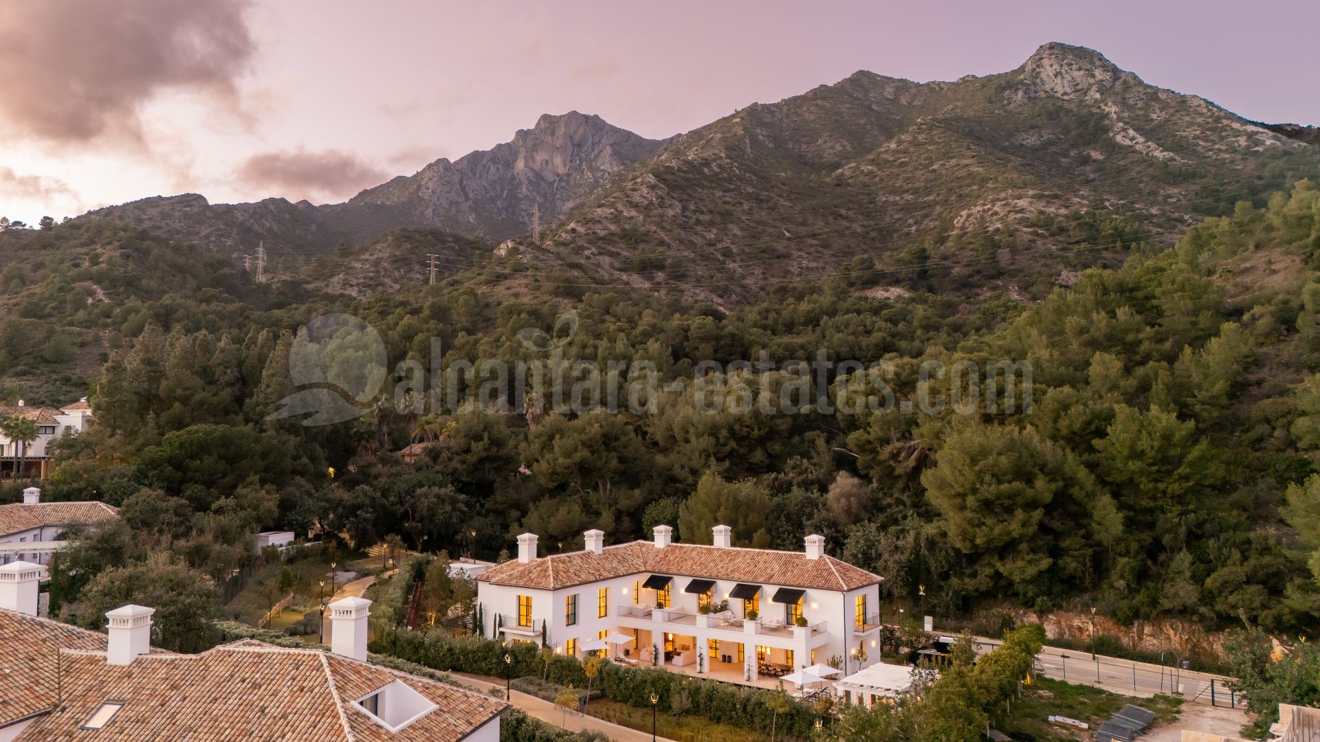 Villa in Cascada de Camojan, Marbella