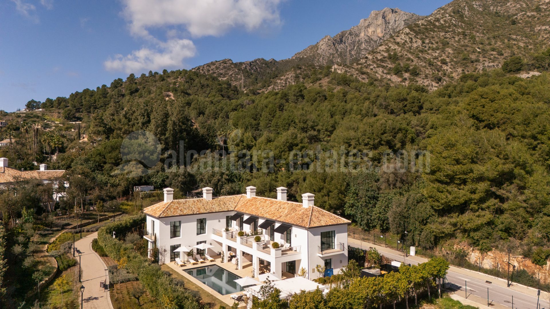 Villa in Cascada de Camojan, Marbella