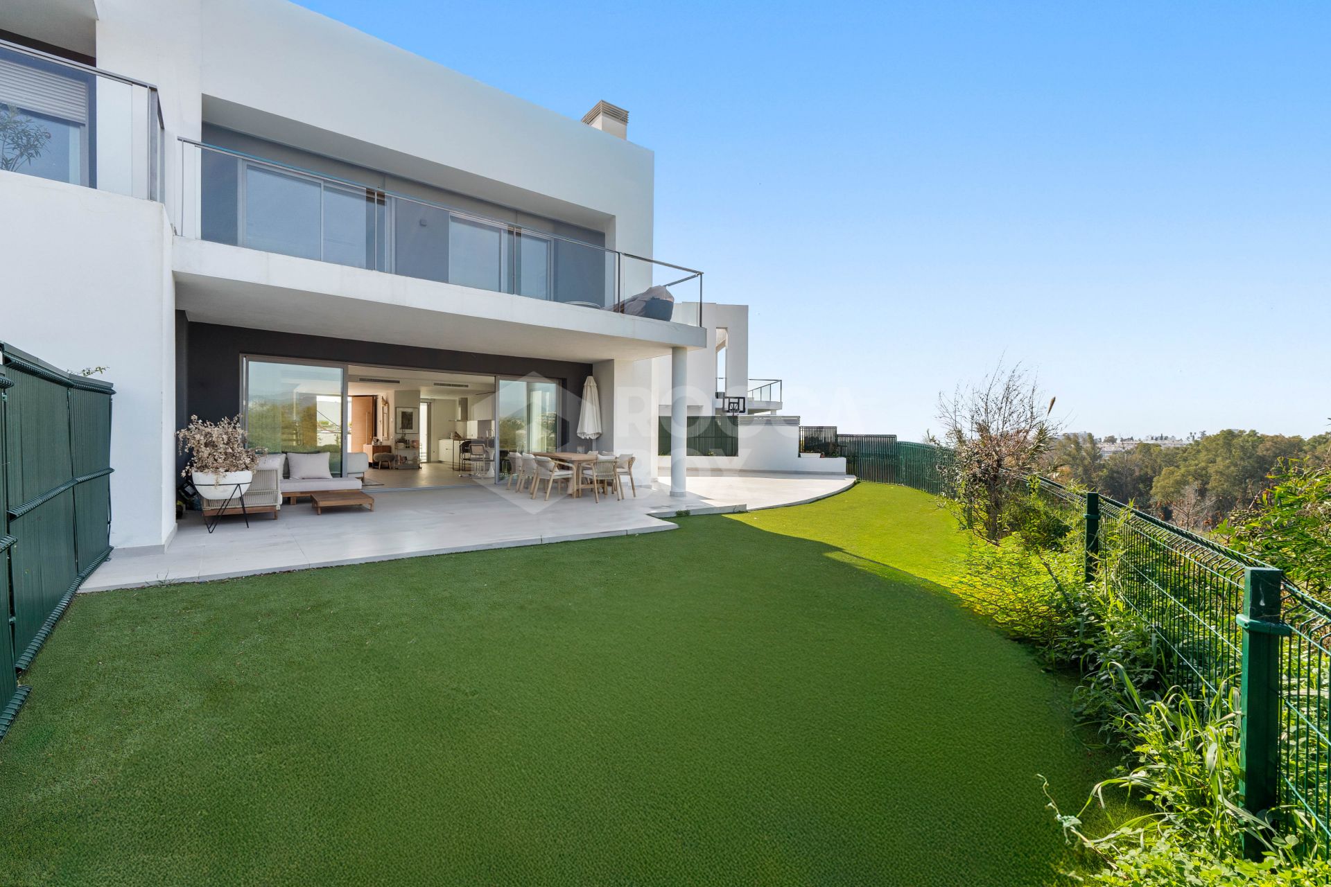 Semi-detached Villa Treetops in Guadalmina, a luxurious contemporary villa with mountain views