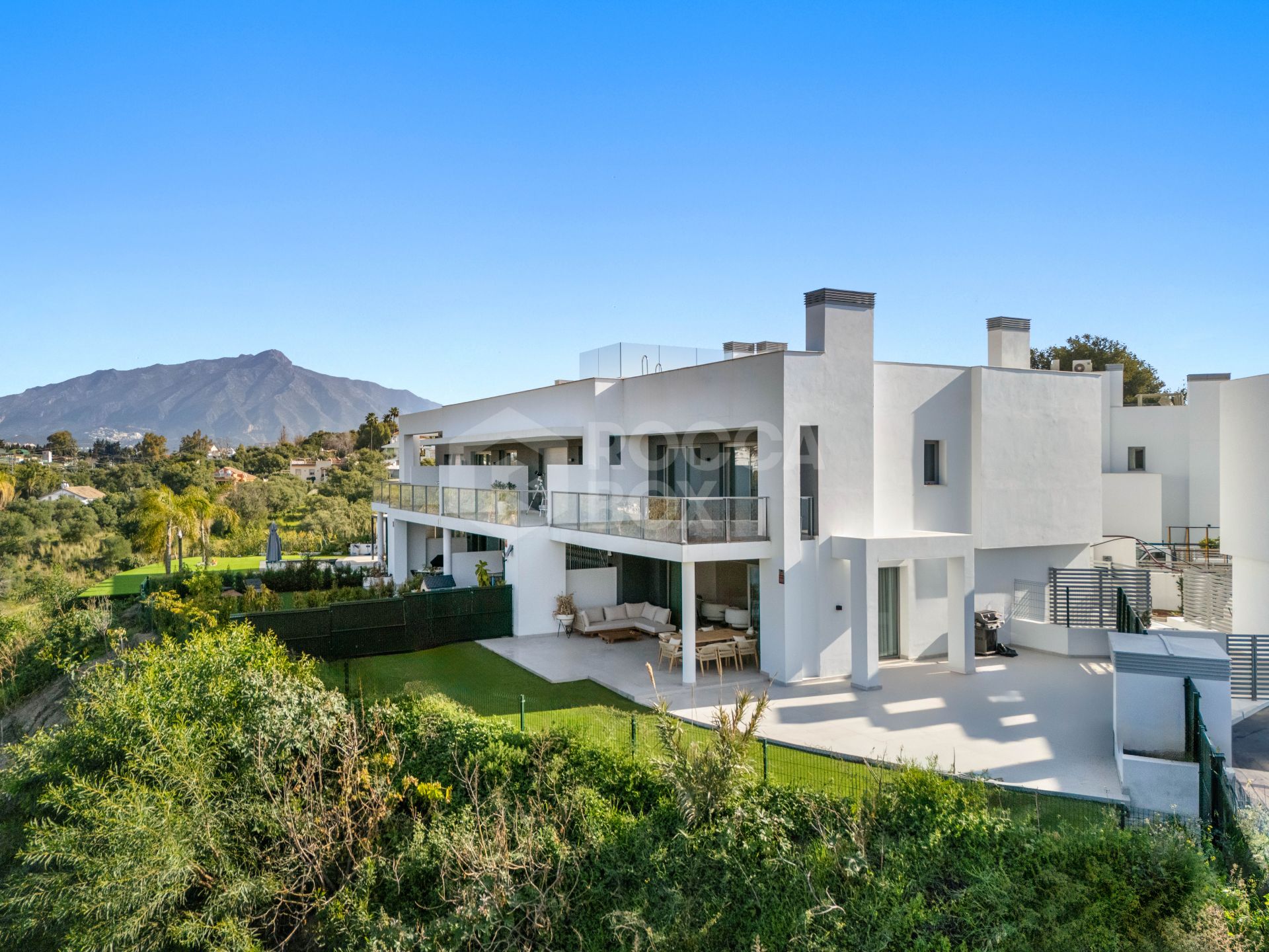 Semi-detached Villa Treetops in Guadalmina, a luxurious contemporary villa with mountain views