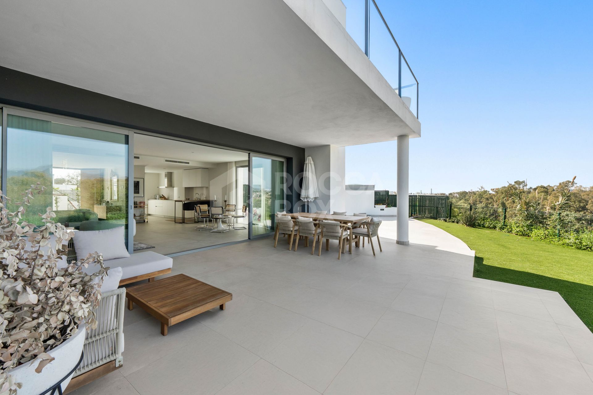 Semi-detached Villa Treetops in Guadalmina, a luxurious contemporary villa with mountain views