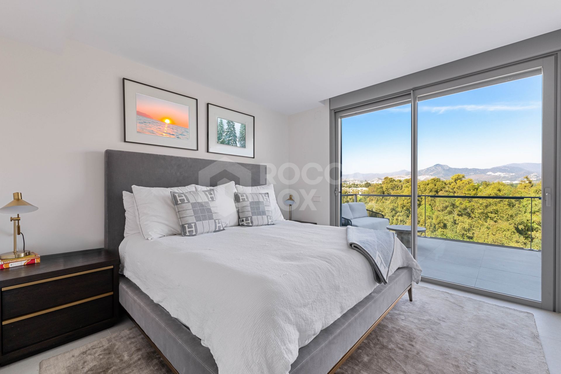 Semi-detached Villa Treetops in Guadalmina, a luxurious contemporary villa with mountain views