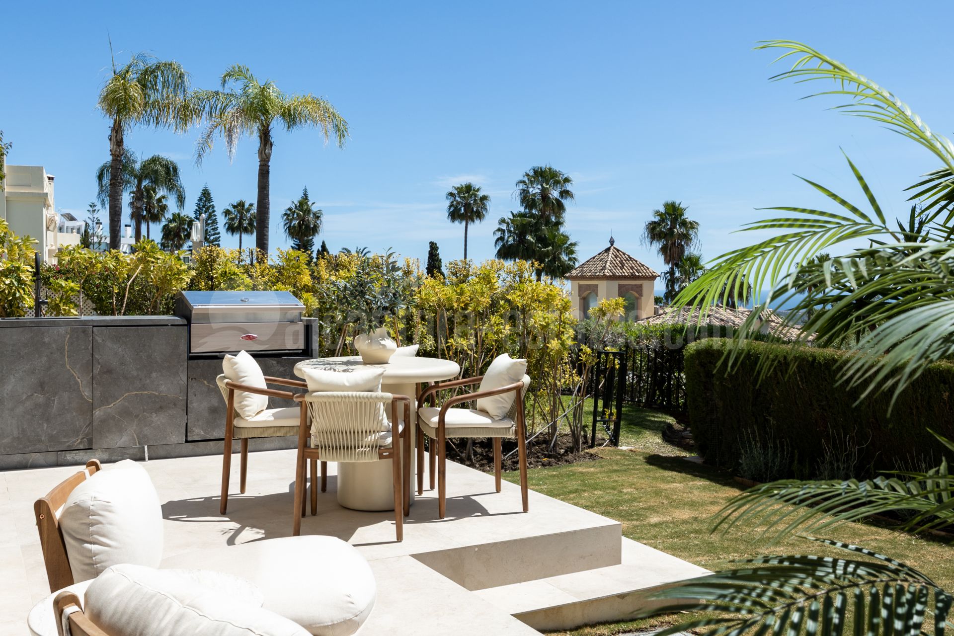 Town House in El Herrojo, Benahavis