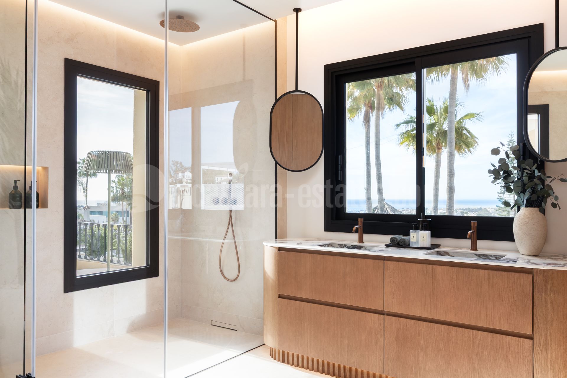 Town House in El Herrojo, Benahavis