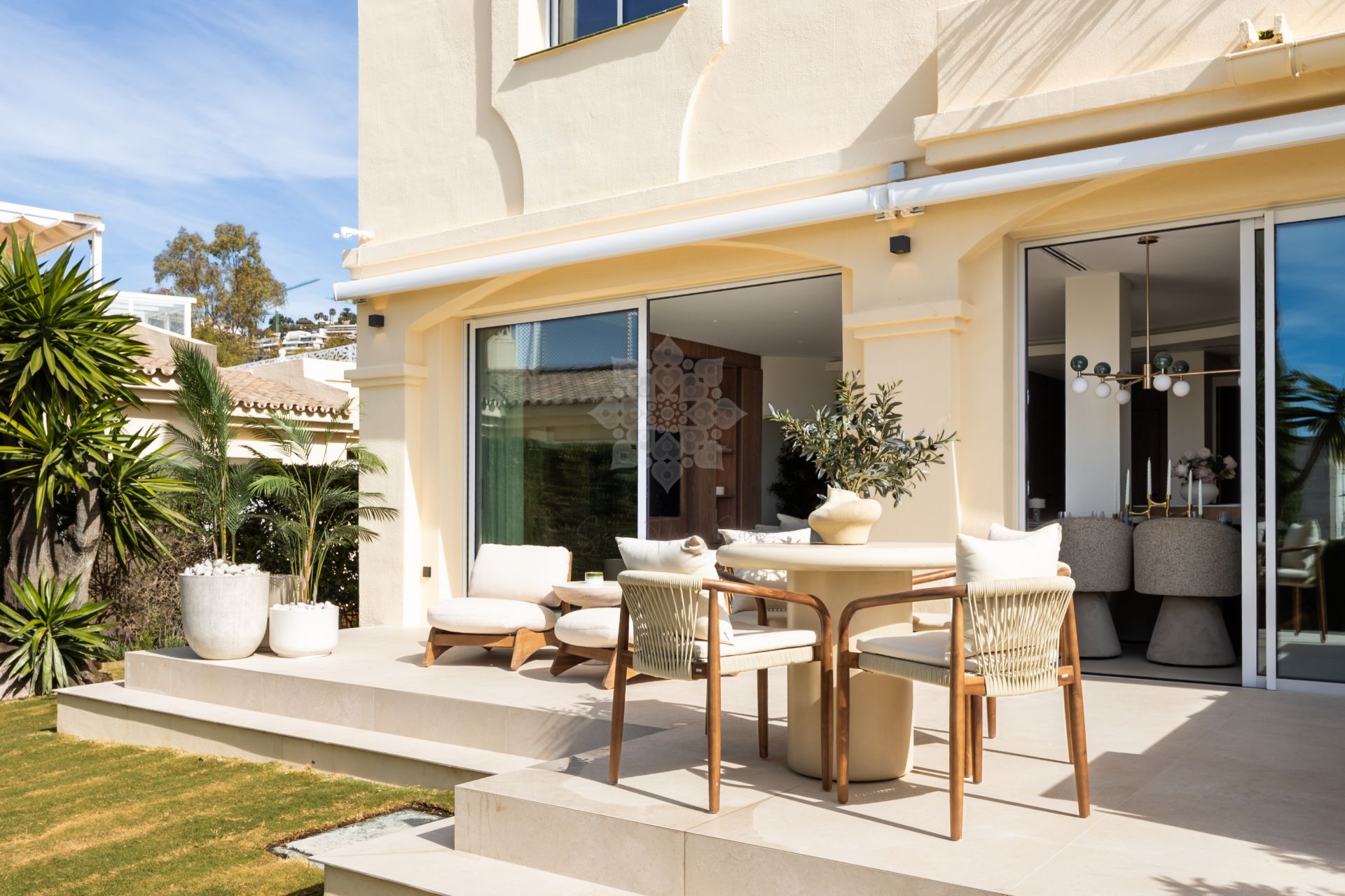 Dom szeregowy w El Herrojo, Benahavis