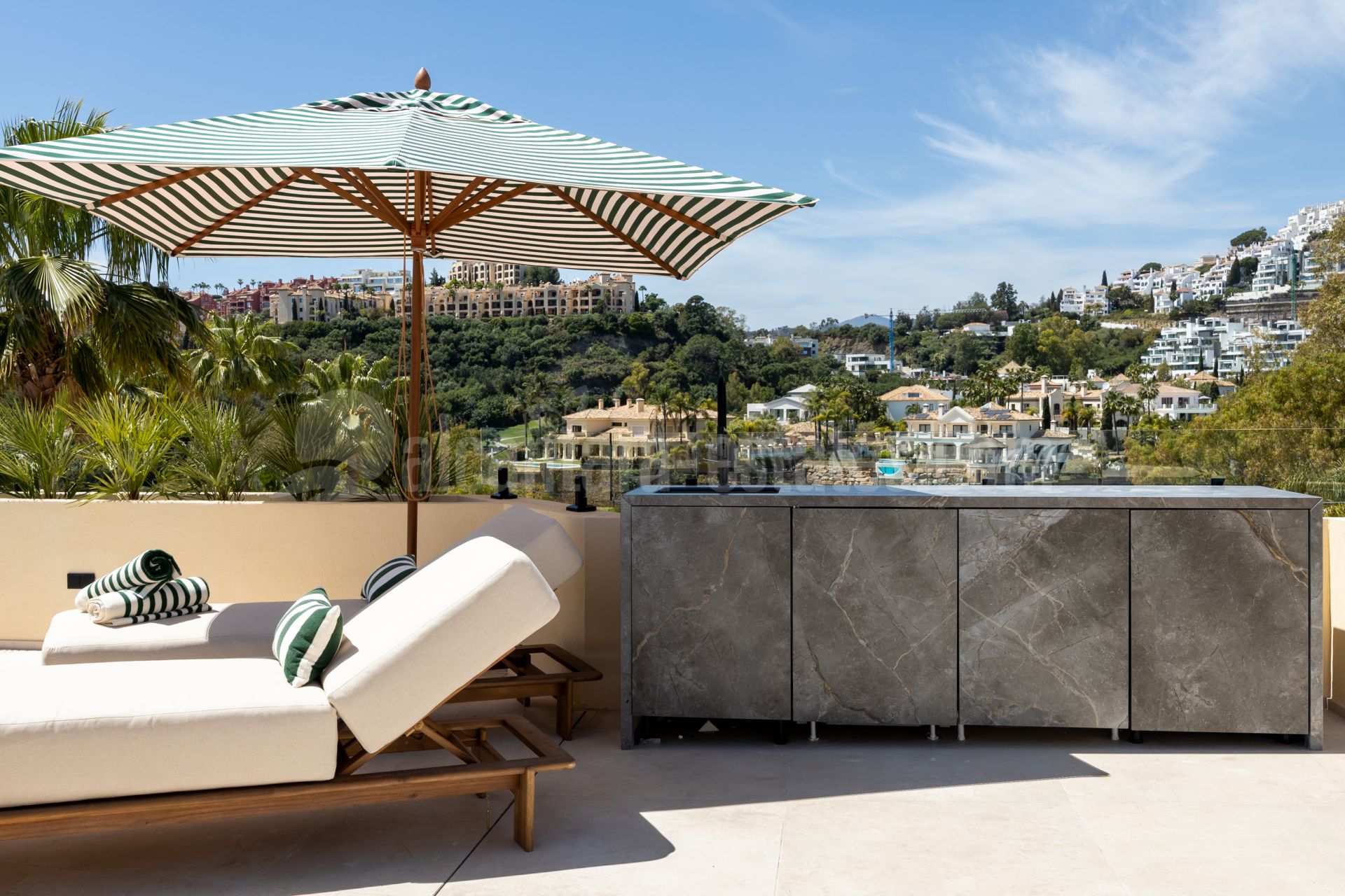 Town House in El Herrojo, Benahavis