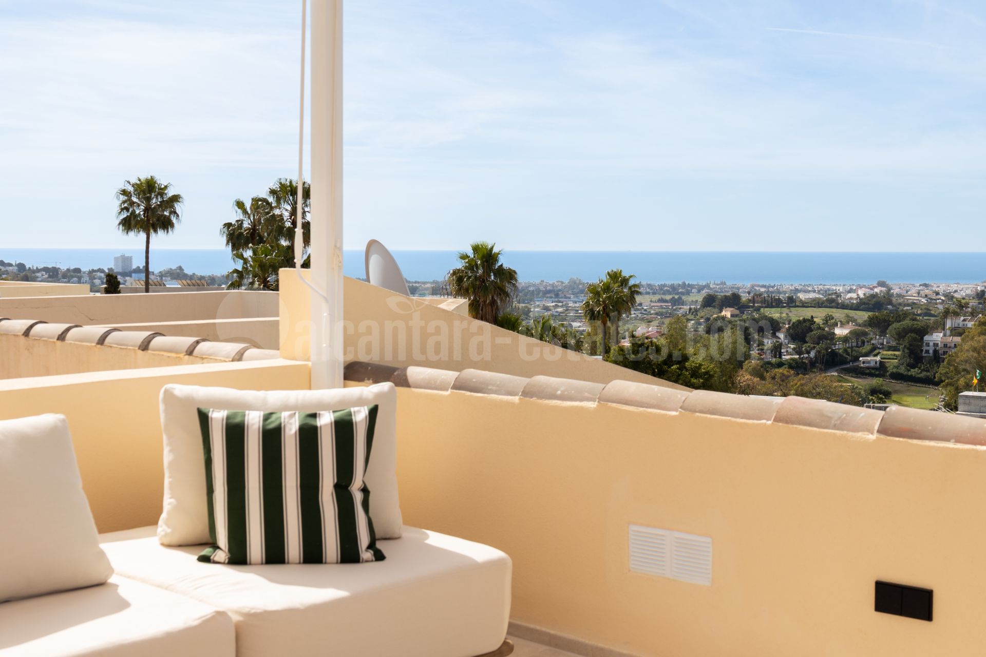 Town House in El Herrojo, Benahavis