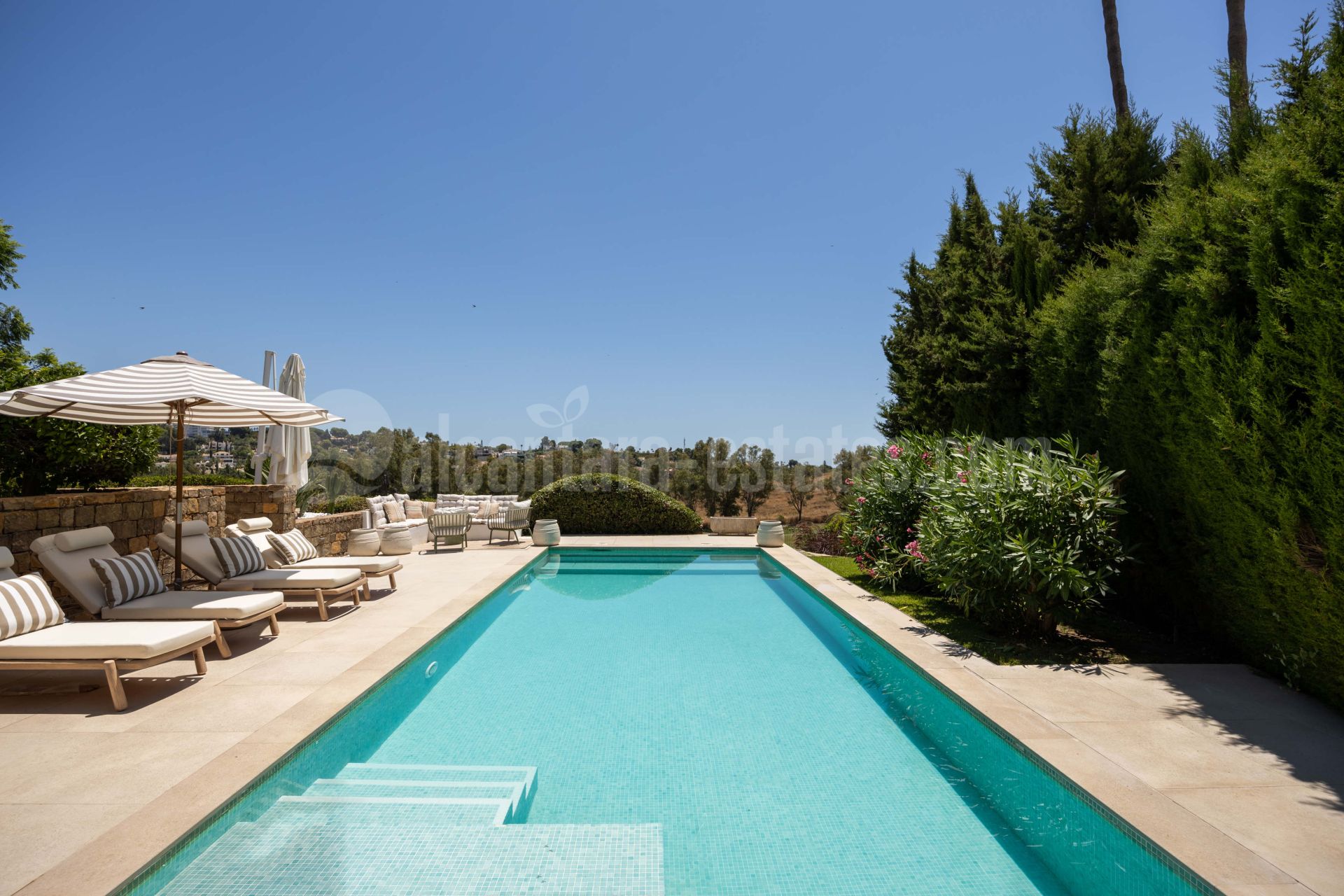 Villa en Altos del Paraiso, Benahavis