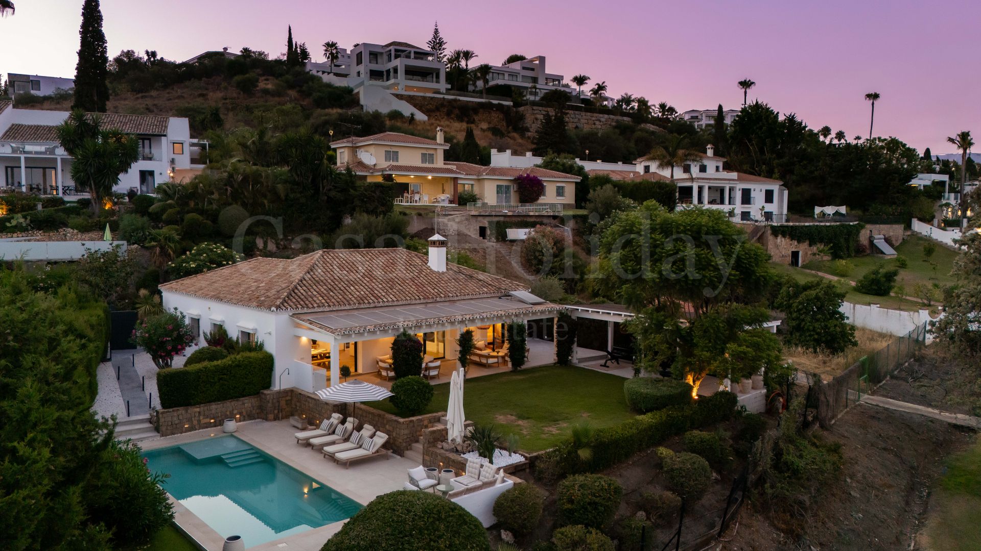 Villa in Altos del Paraiso, Benahavis