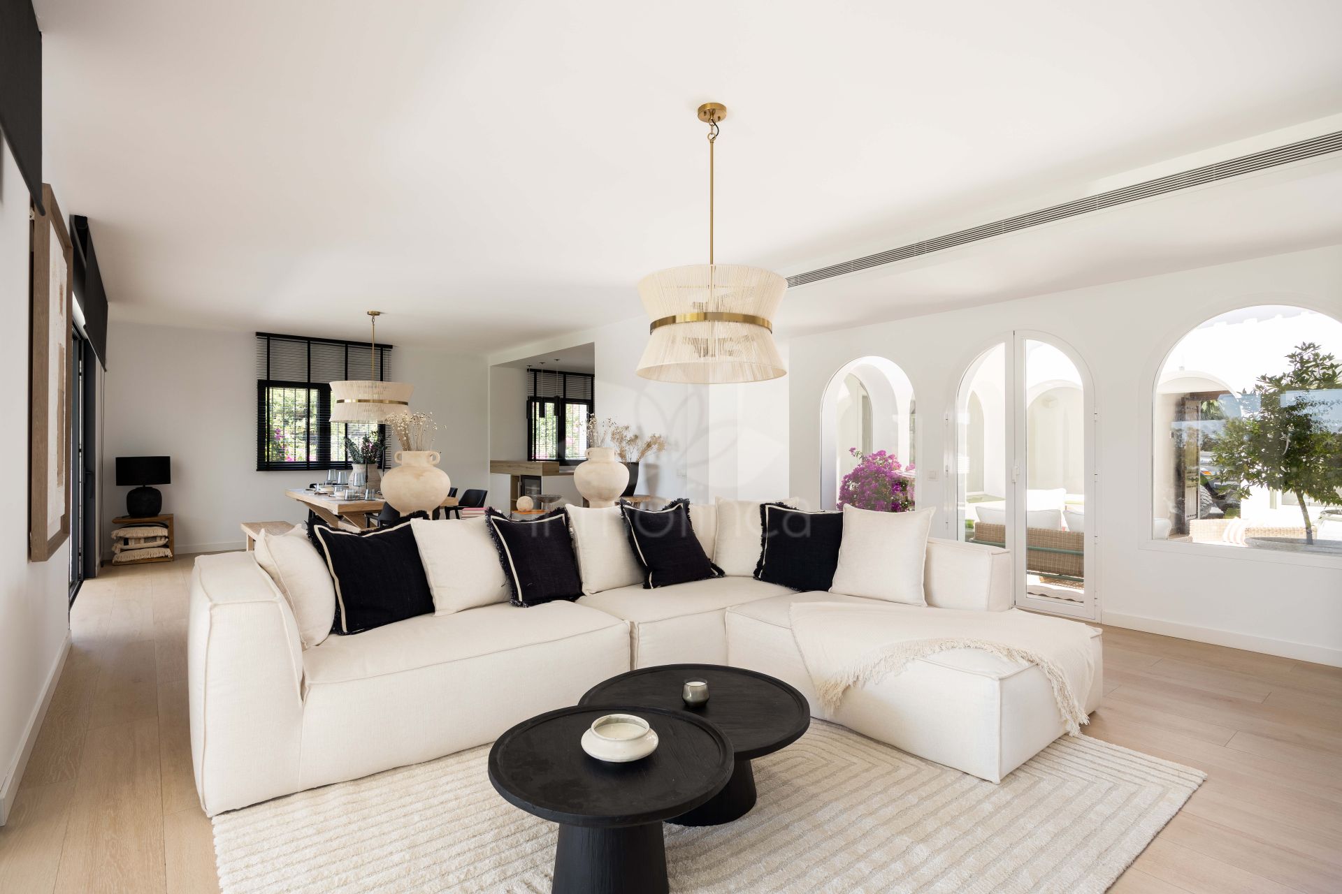 Villa in Altos del Paraiso, Benahavis
