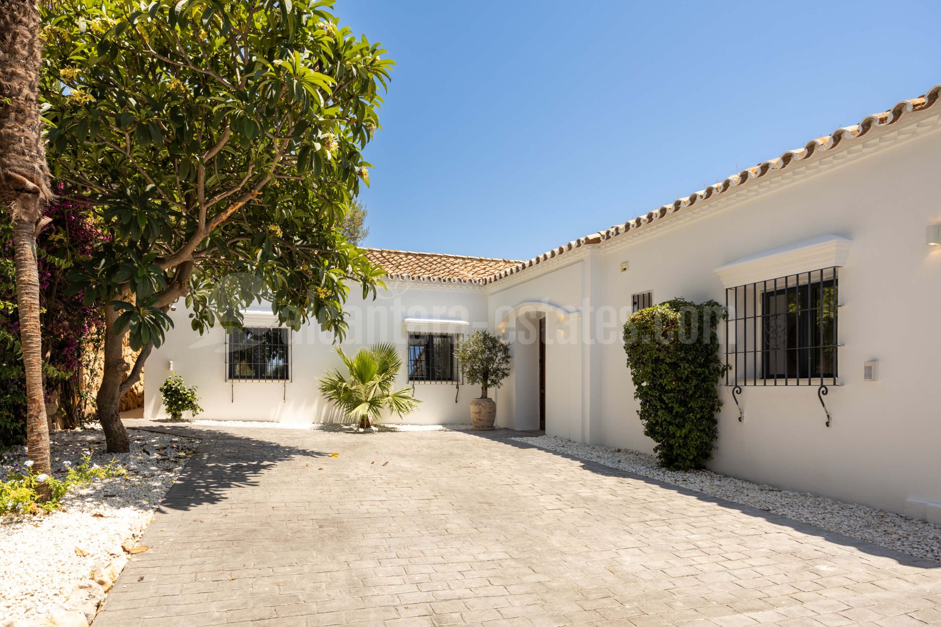 Villa en Altos del Paraiso, Benahavis
