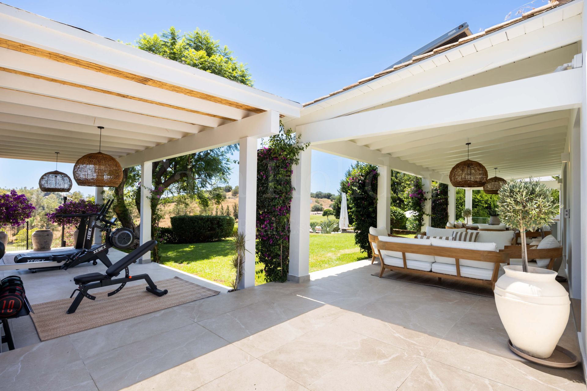 Villa in Altos del Paraiso, Benahavis