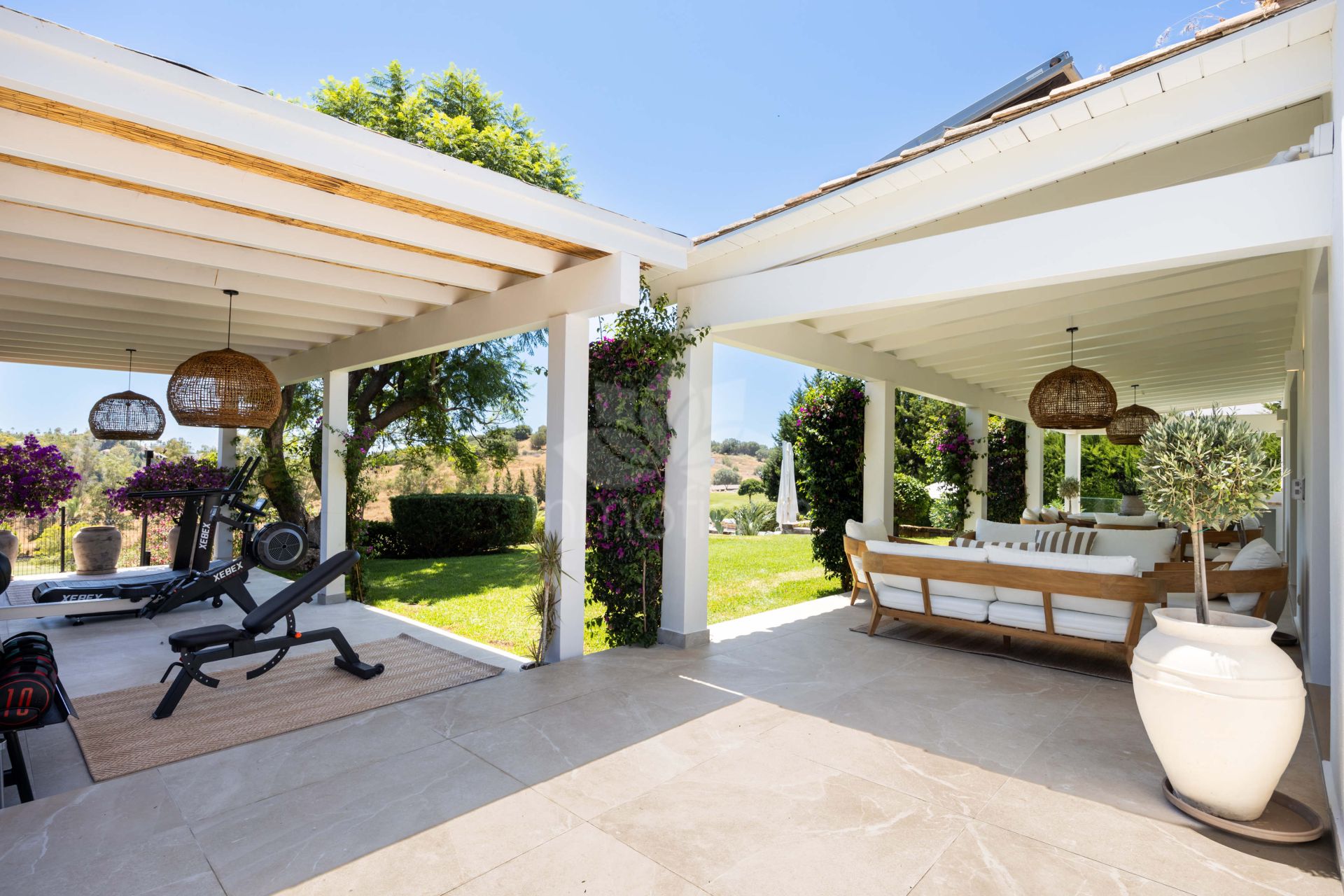 Villa in Altos del Paraiso, Benahavis