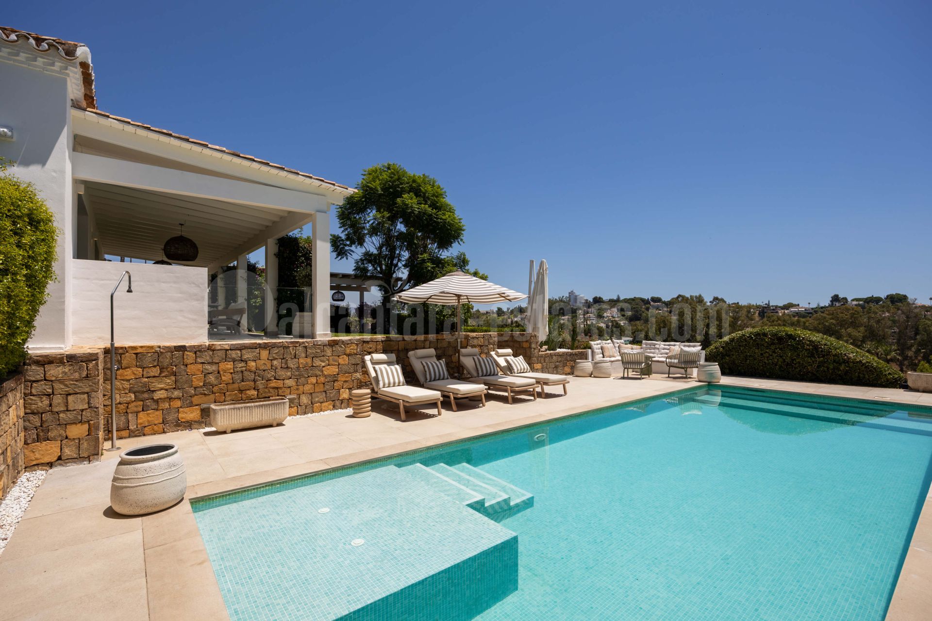 Villa en Altos del Paraiso, Benahavis