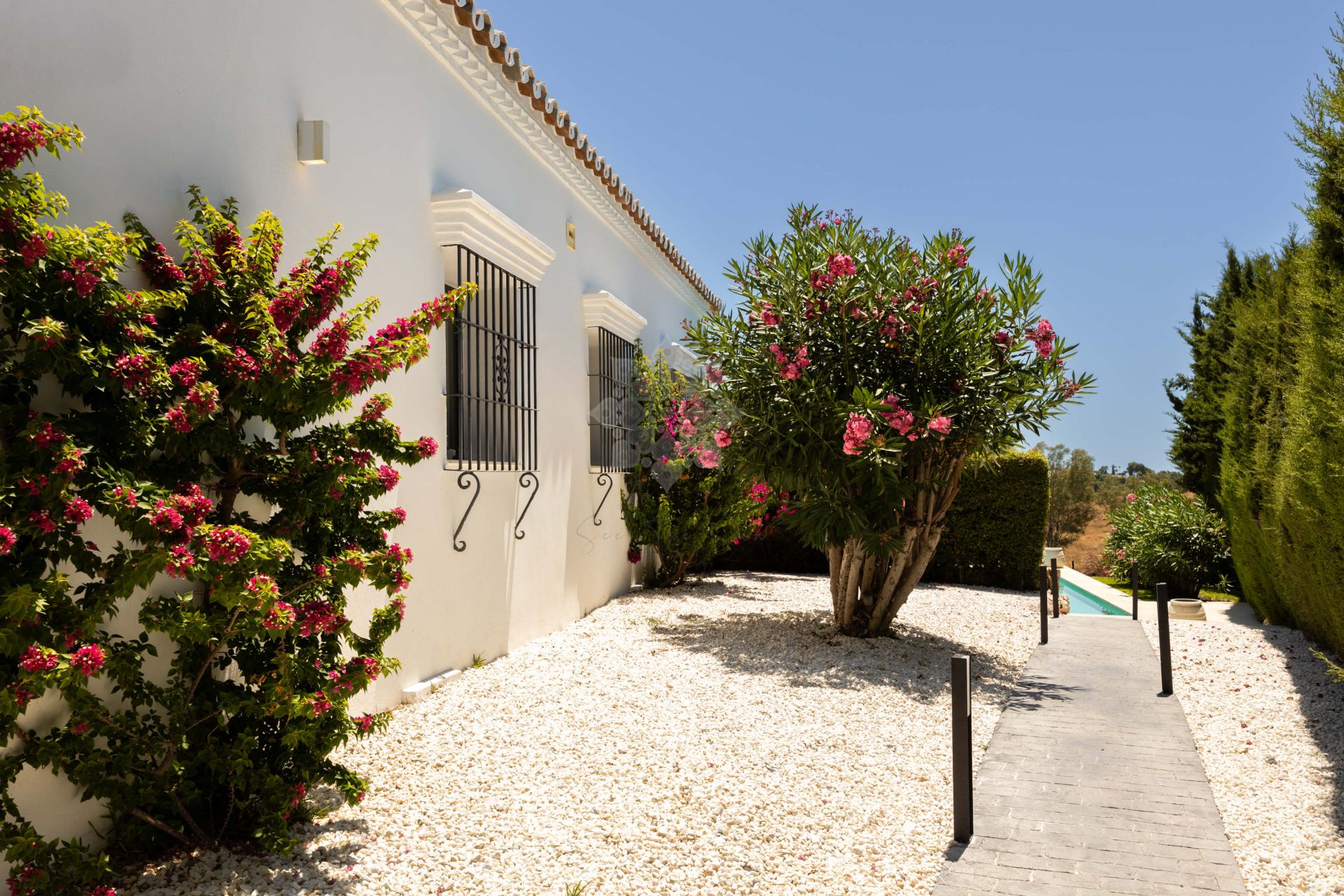 Villa in Altos del Paraiso, Benahavis