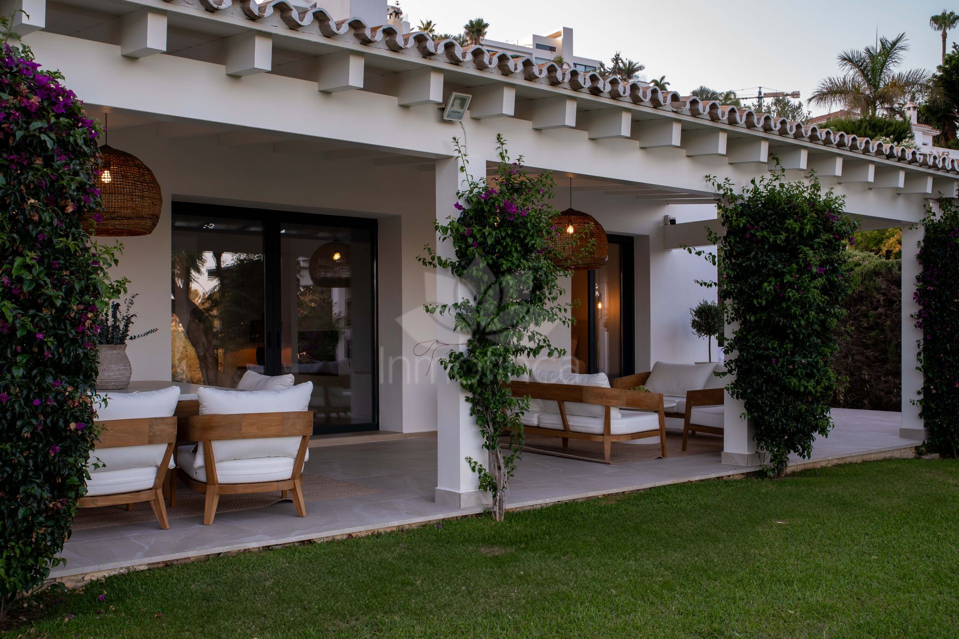 Villa in Altos del Paraiso, Benahavis