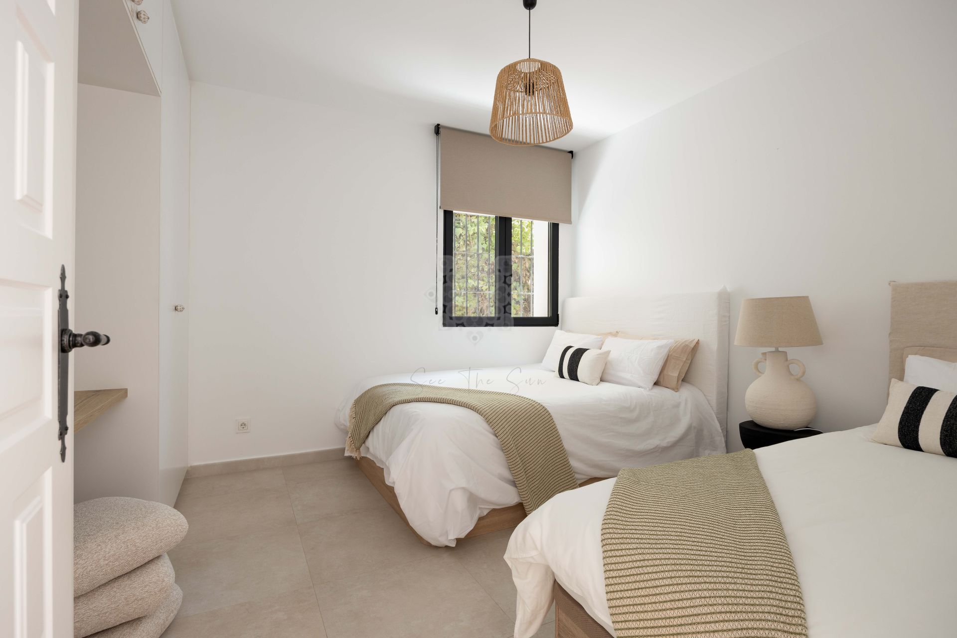 Villa in Altos del Paraiso, Benahavis